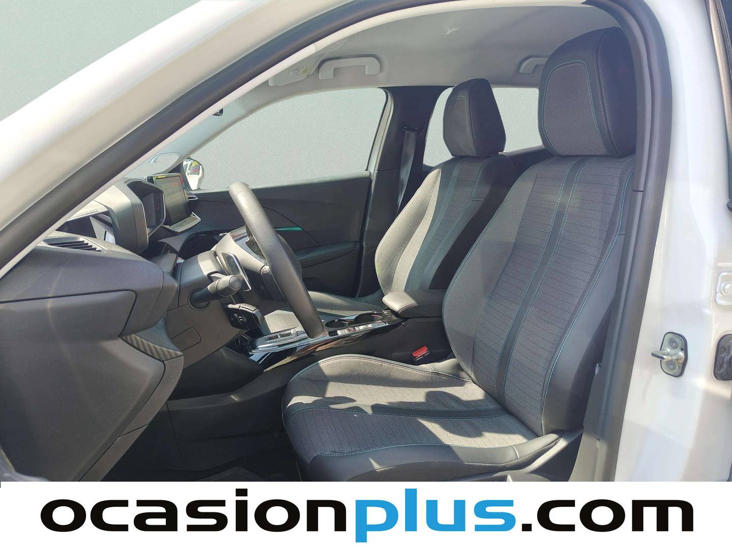 Foto asientos delanteros Peugeot 2008 Peugeot 2008 PureTech 130 S&S Allure Pack EAT8 (130 CV)