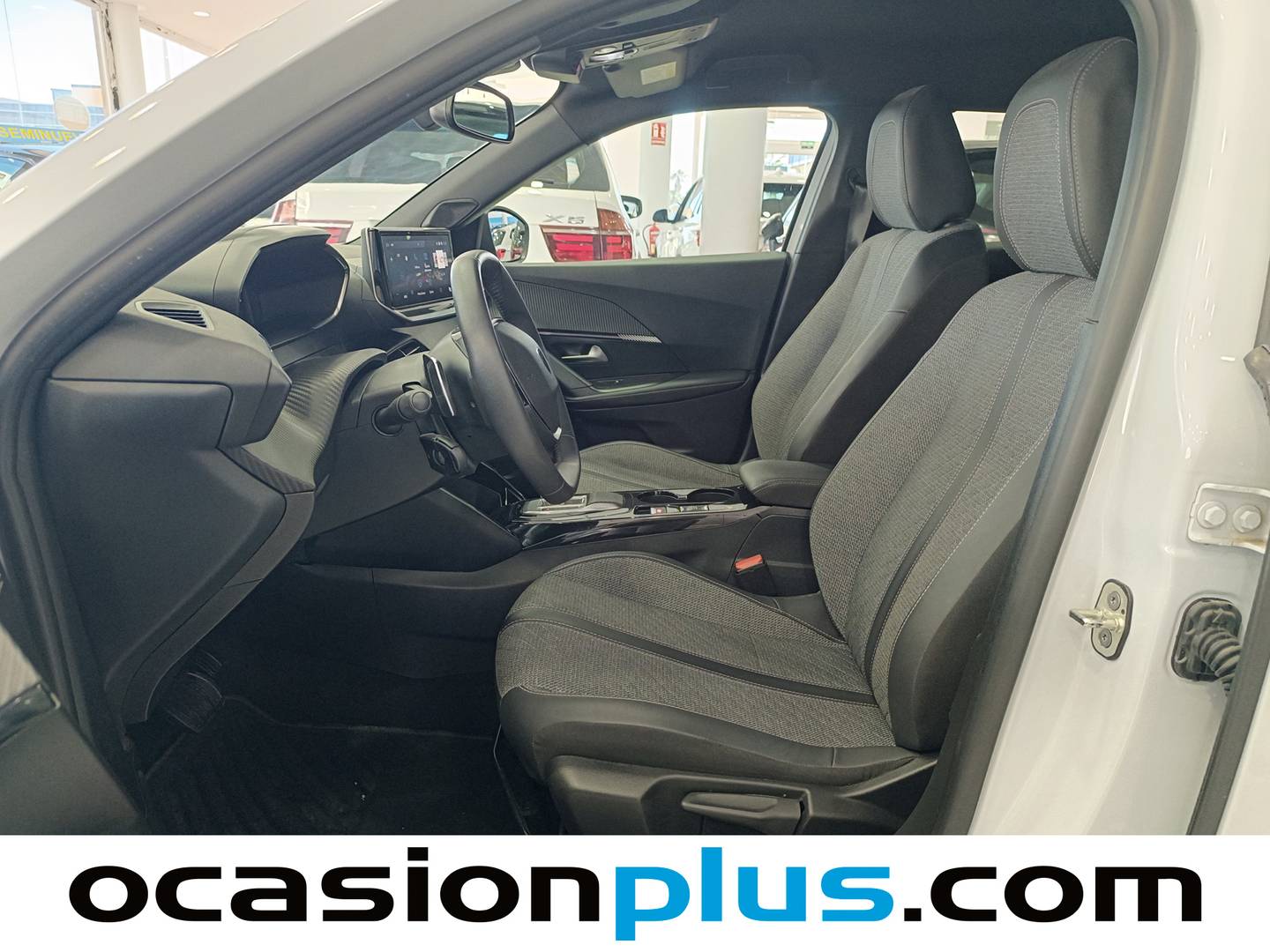 Foto asientos delanteros Peugeot 2008 Peugeot 2008 PureTech 130 S&S Allure EAT8 (130 CV)