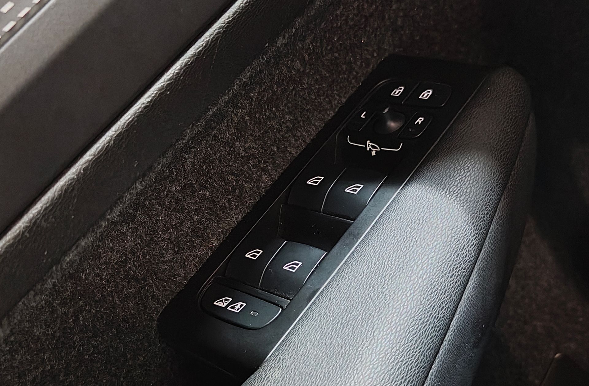 Volvo XC40 Recharge Ultimate - foto 36