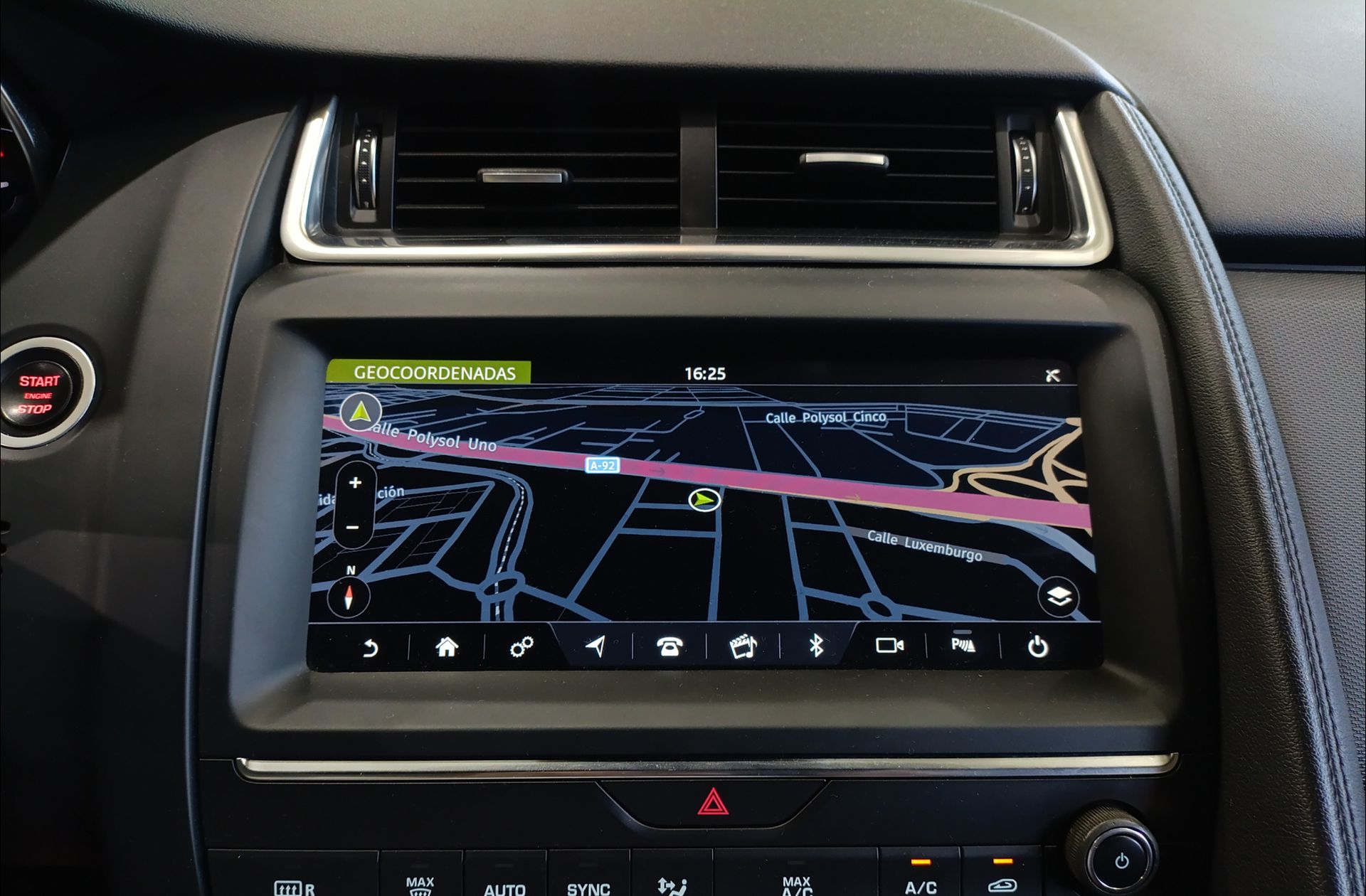 Jaguar E-Pace 2.0D R-Dynamic 4WD - foto 8