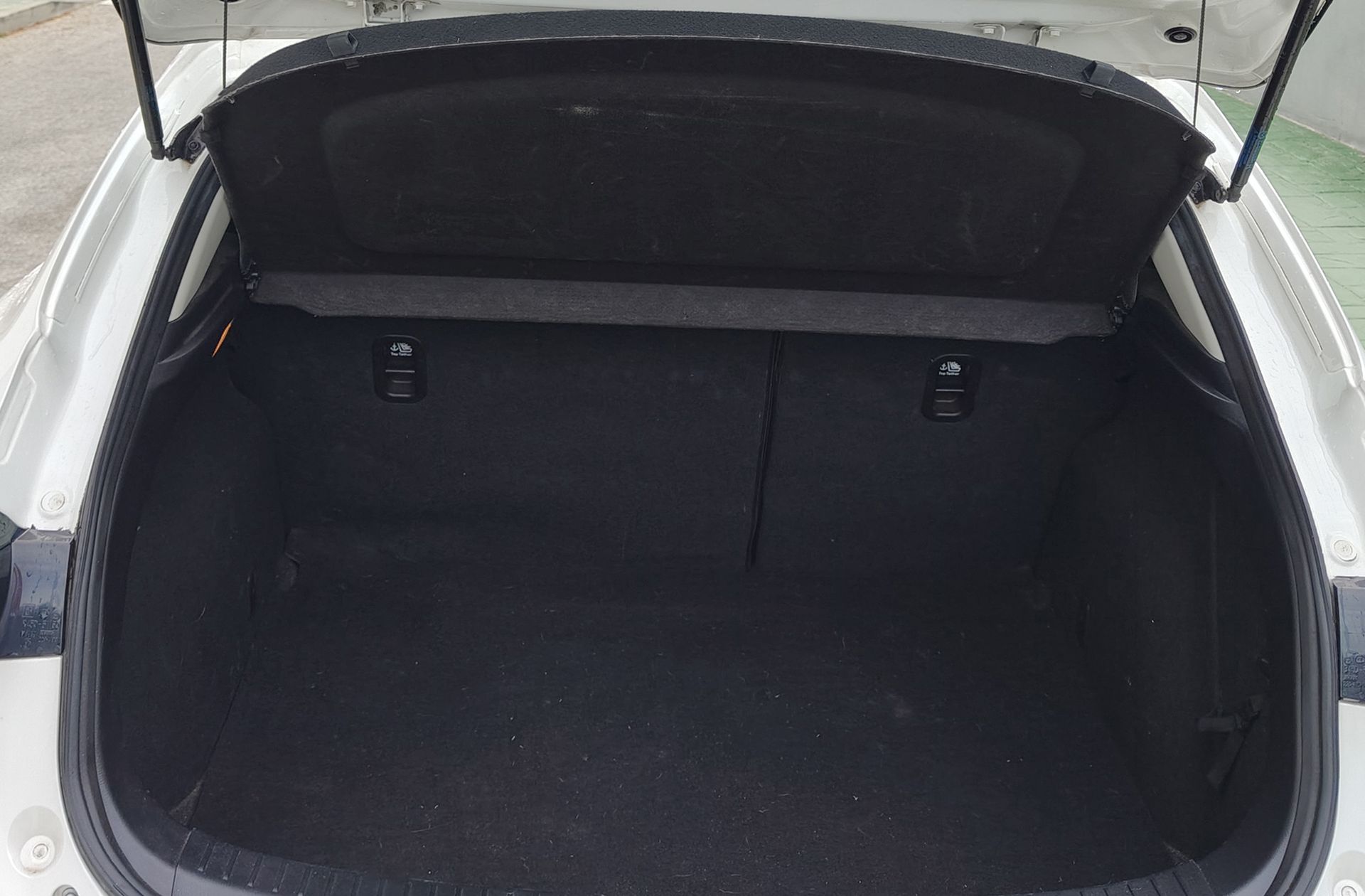 Mazda3 2.0 GE Black Tech Edition - foto 16