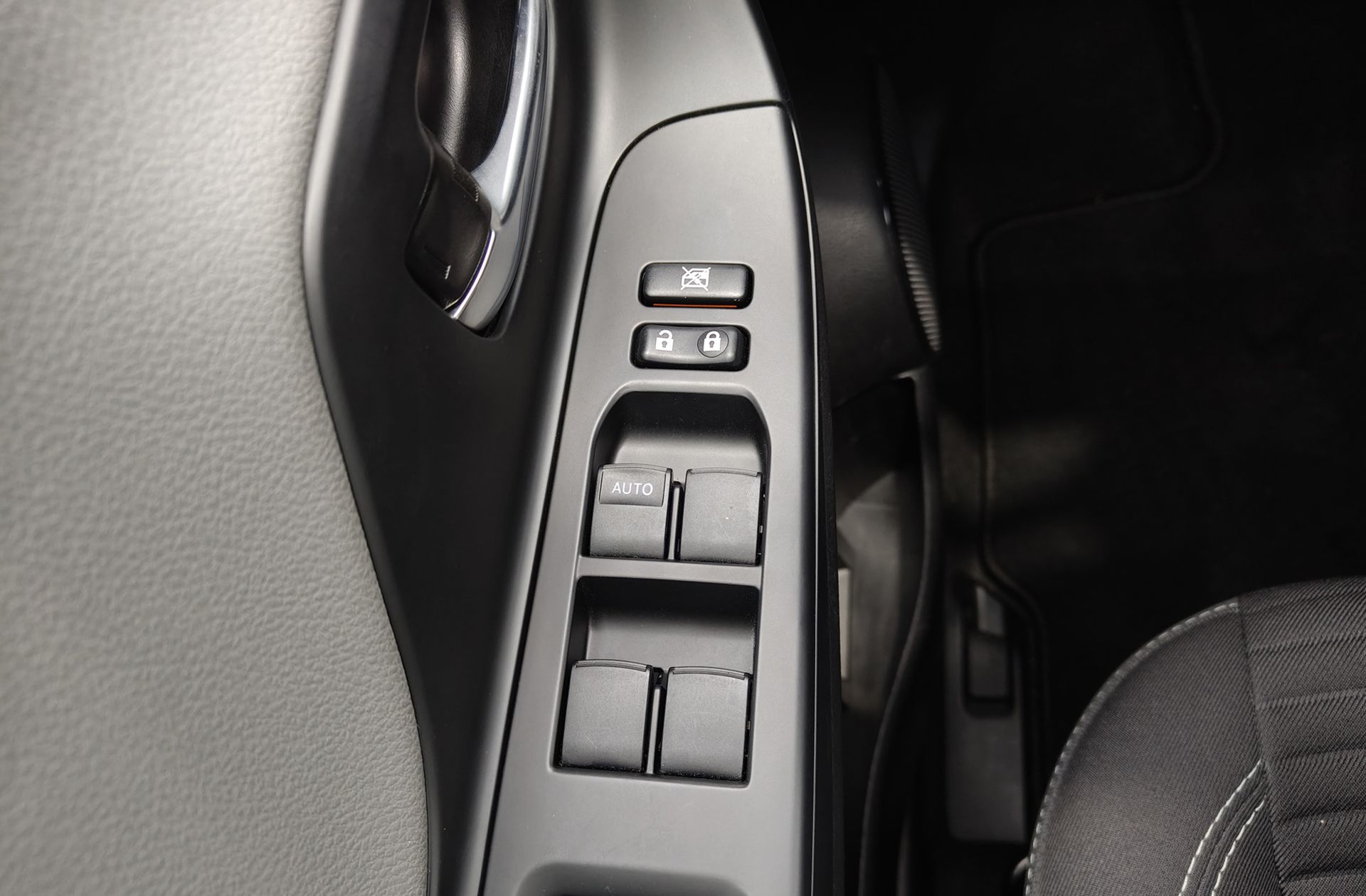 Toyota Yaris 100H Feel - foto 37