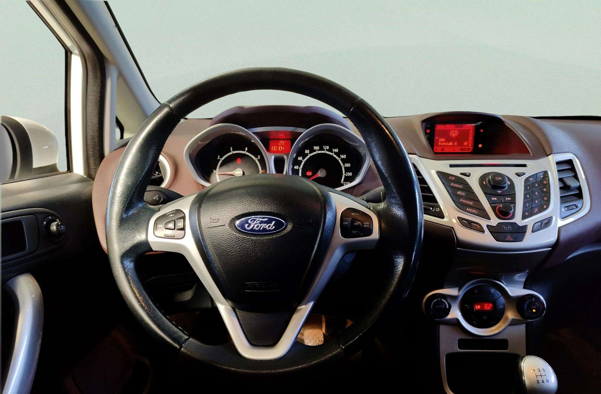 Ford Fiesta 1.4 Titanium - foto 17