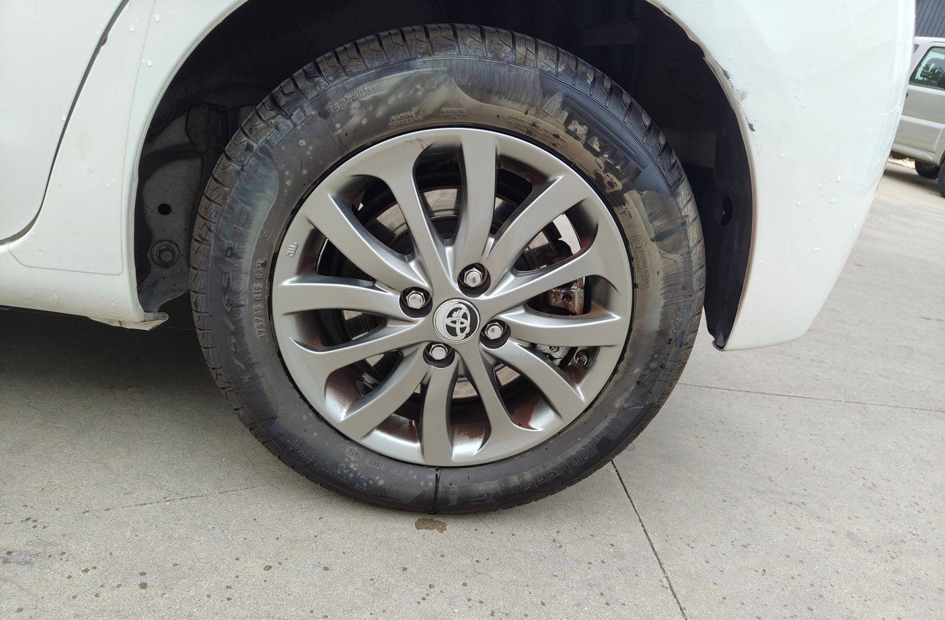 Toyota Yaris 1.3 Feel - foto 32