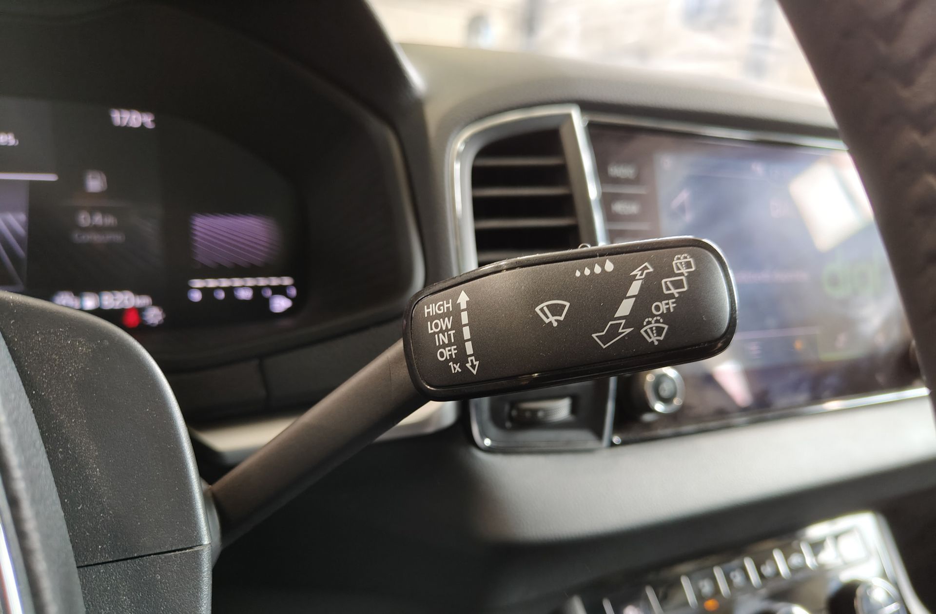 Škoda Karoq 2.0 TDI Selection - foto 28