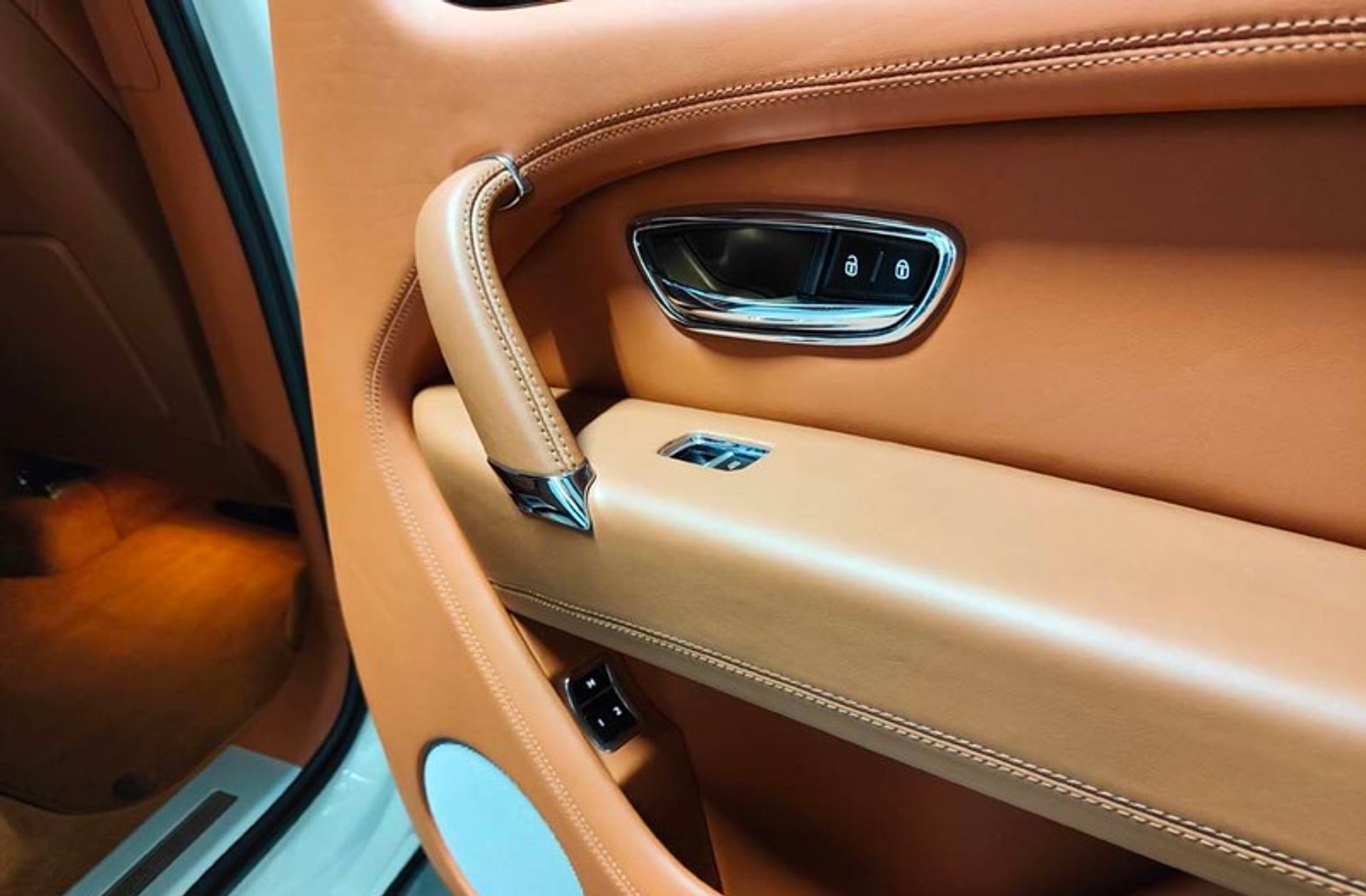 Bentley Bentayga 3.0 Hybrid 4WD - foto 37