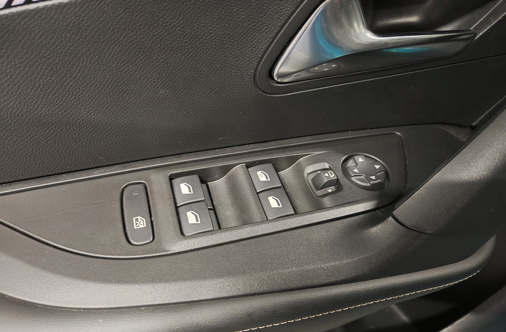 Peugeot 2008 PureTech 100 Allure - foto 31