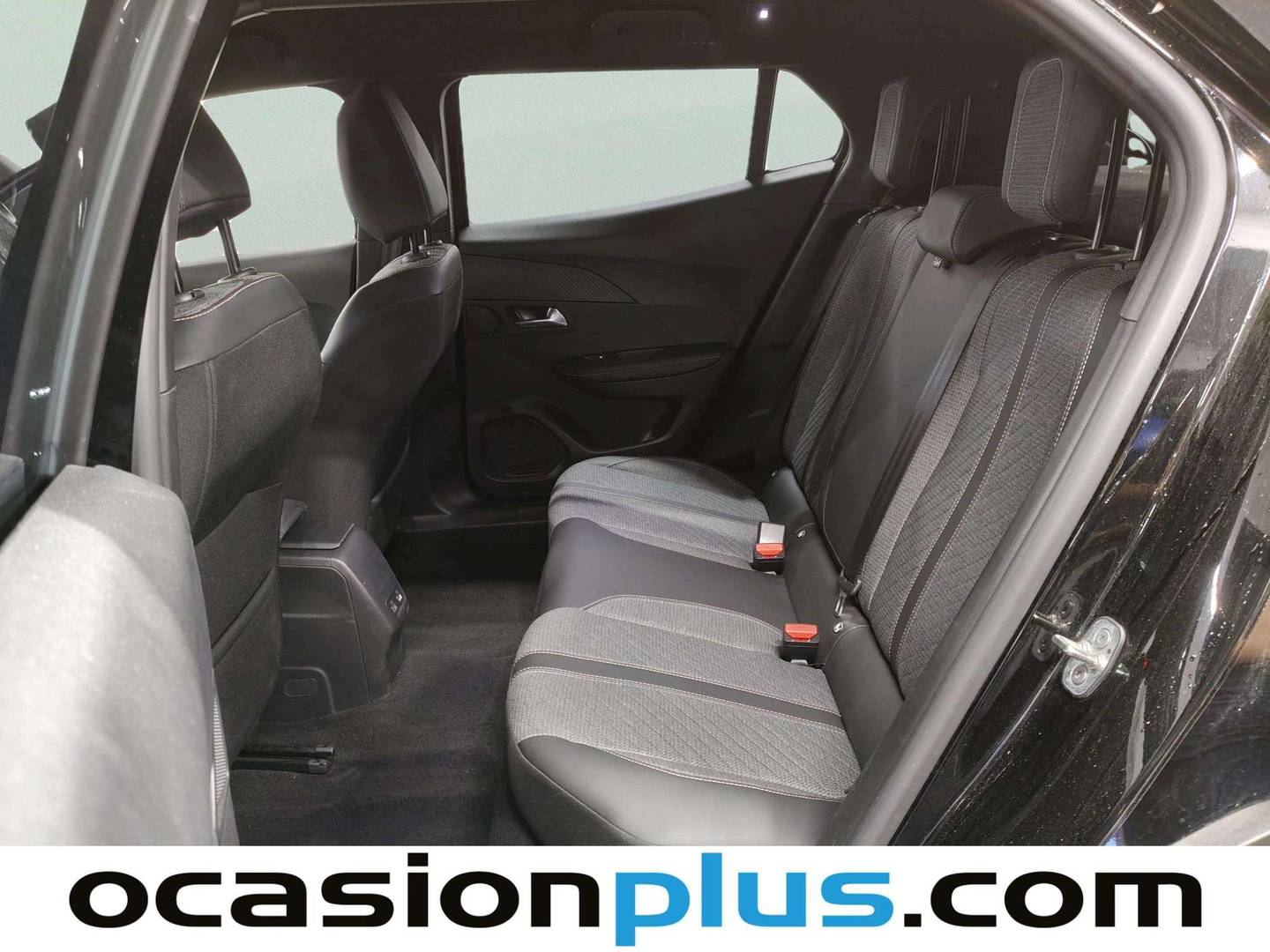Foto asientos traseros Peugeot 2008 Peugeot 2008 Allure Hybrid eDCS6 (145 CV)