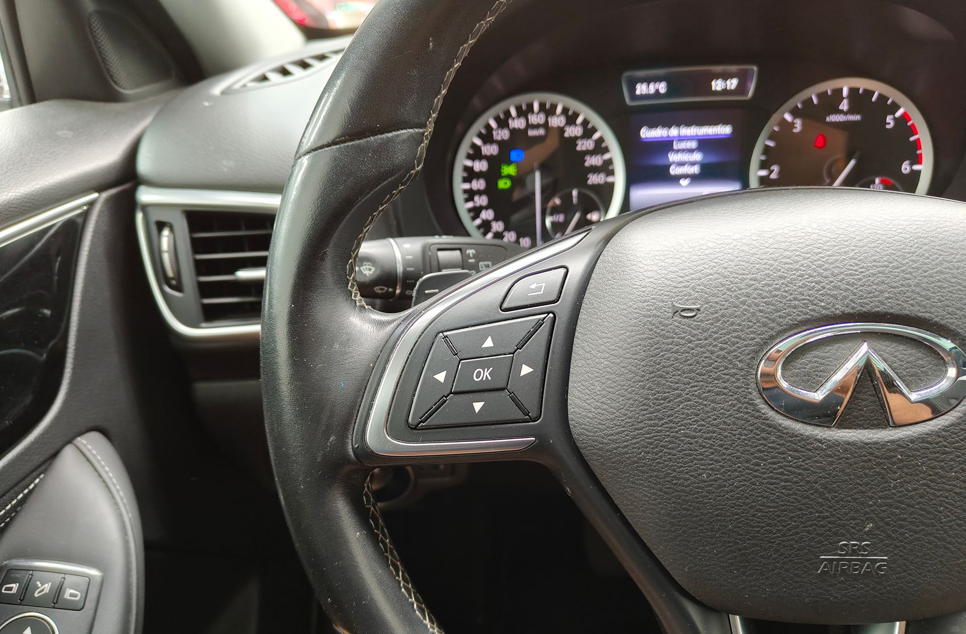 Infiniti QX30 2.2D Premium AWD 7DCT - foto 31