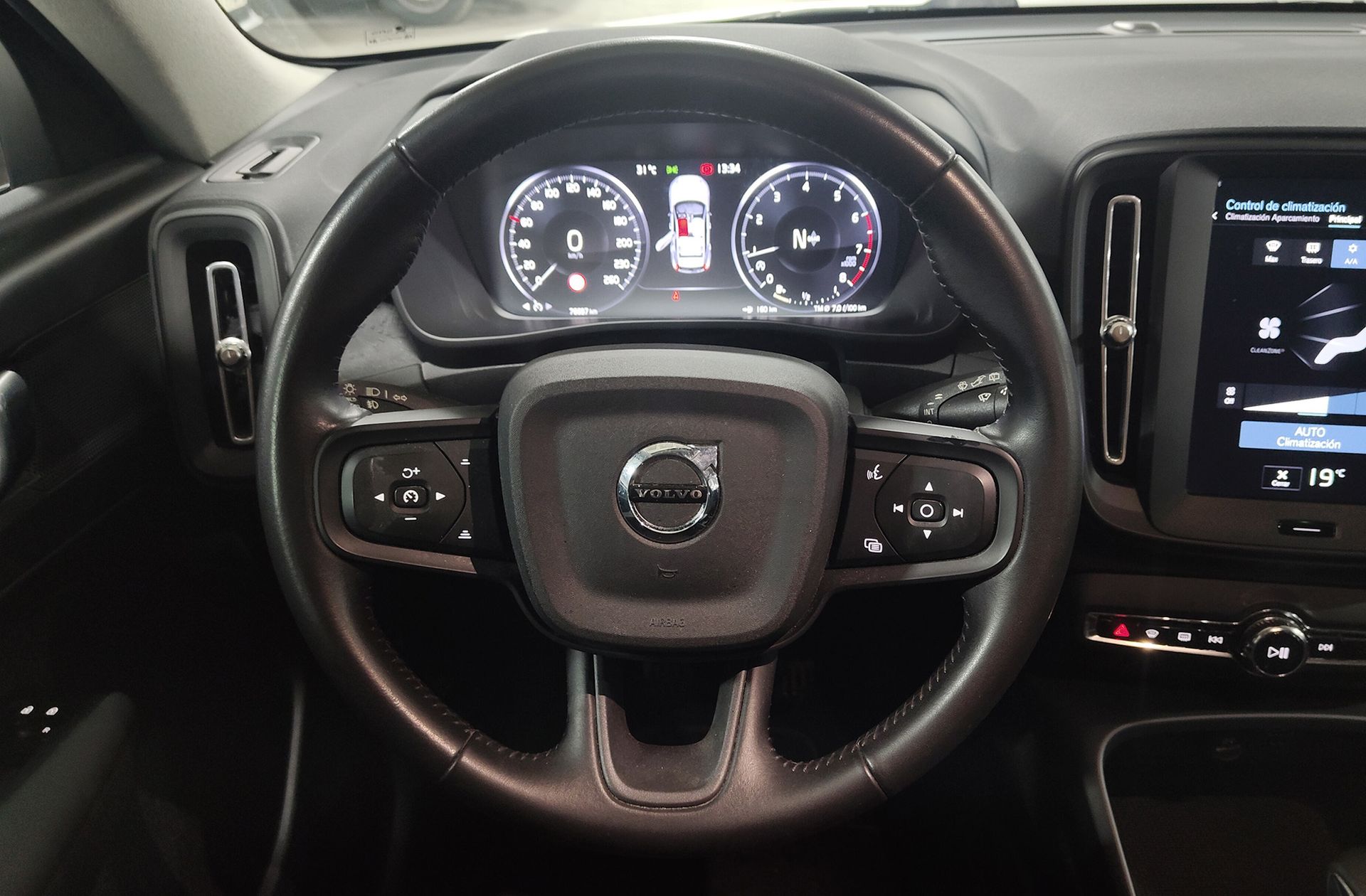 Volvo XC40 T2 Momentum Core - foto 25