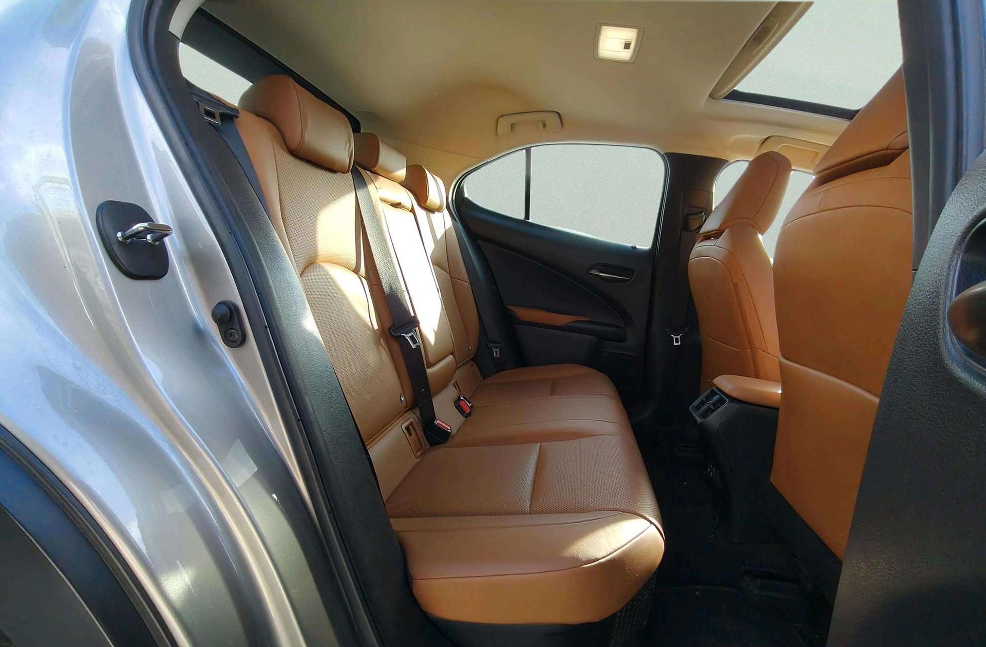 Lexus UX 250h Luxury - foto 22