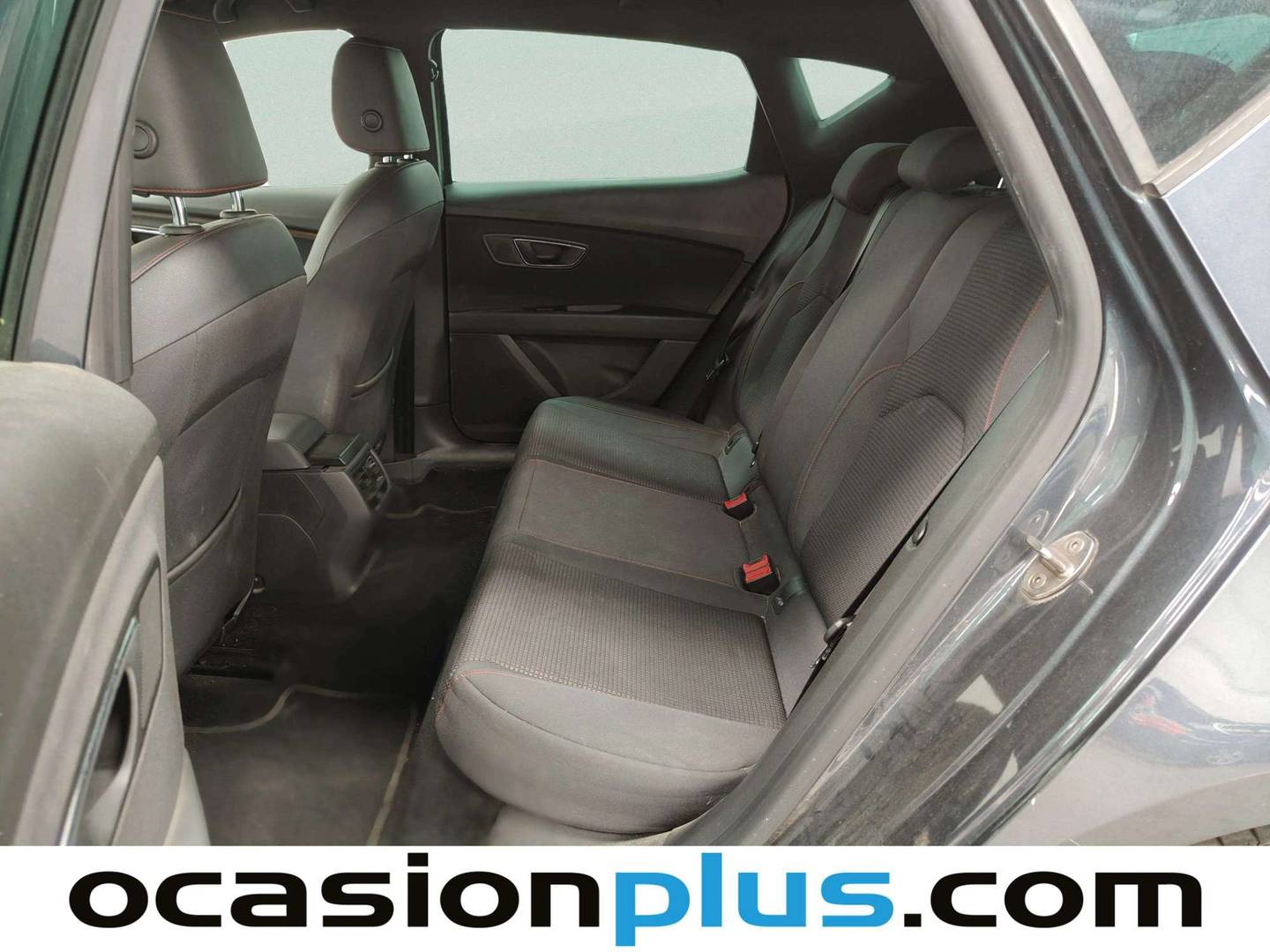 Foto asientos traseros Seat León Seat León 1.5 TSI S&S FR Black Edition (150 CV)