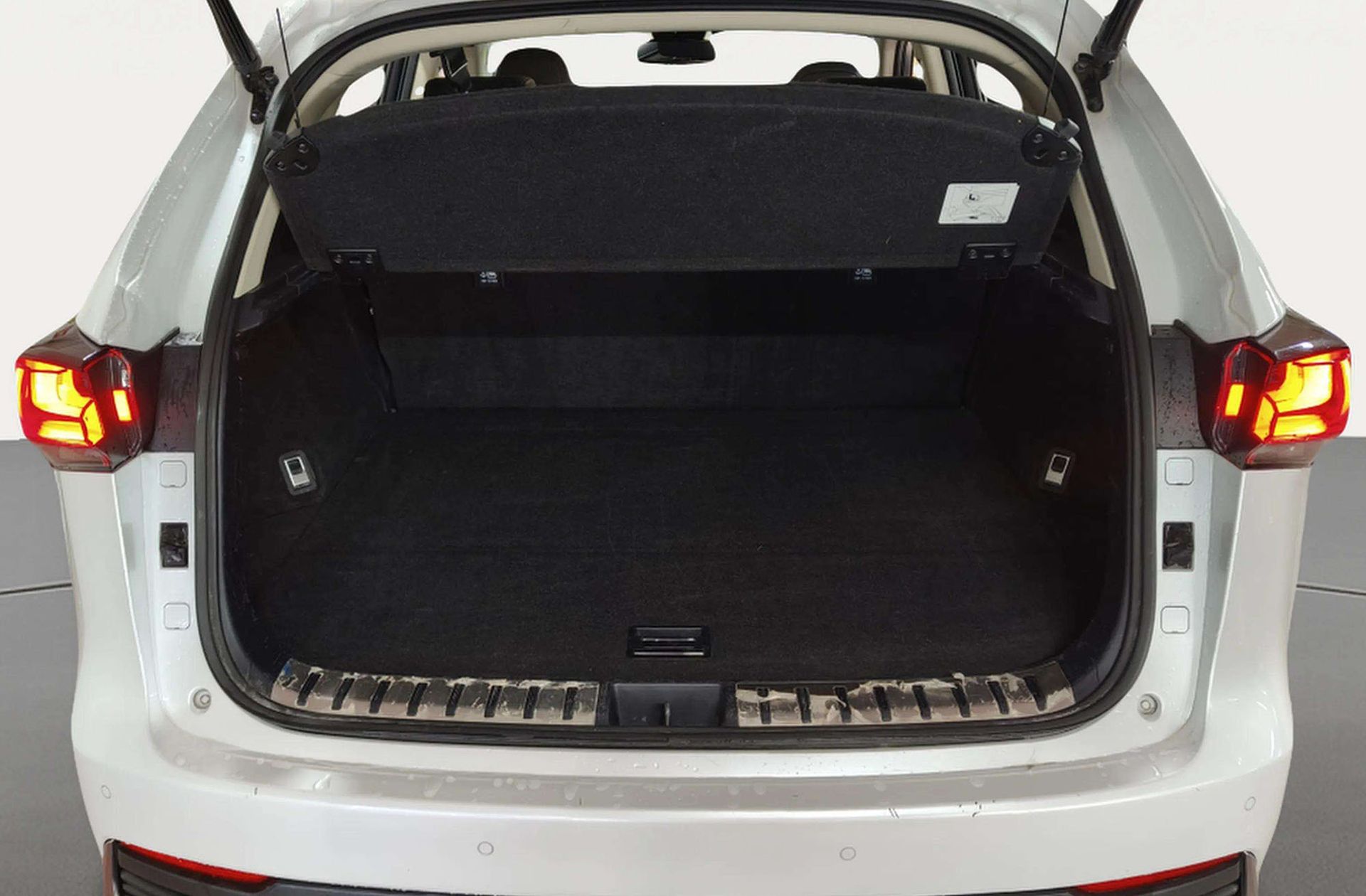Lexus NX 300h Premium 2WD - foto 20
