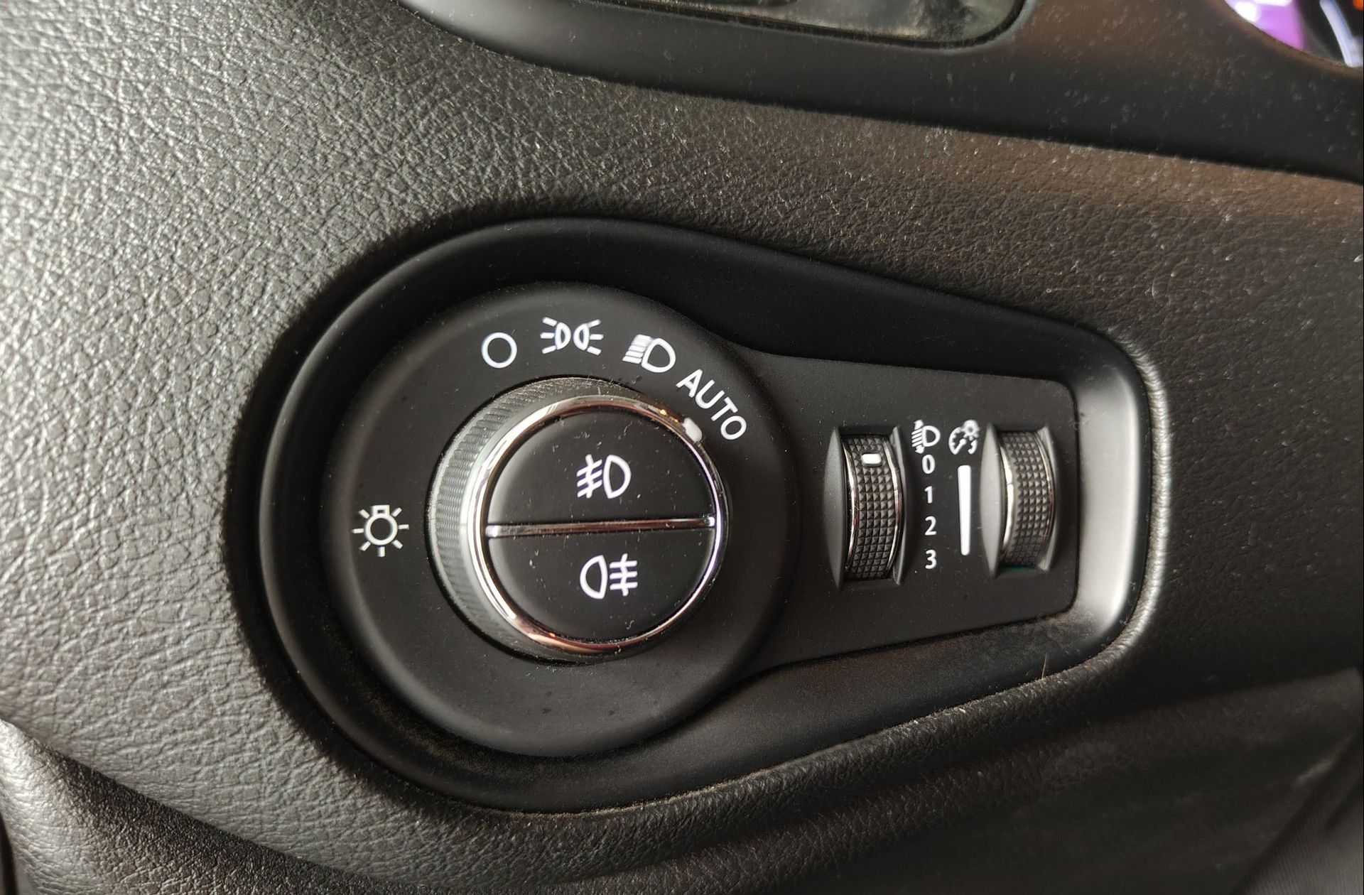 Jeep Renegade eHybrid Night Eagle ATX - foto 8