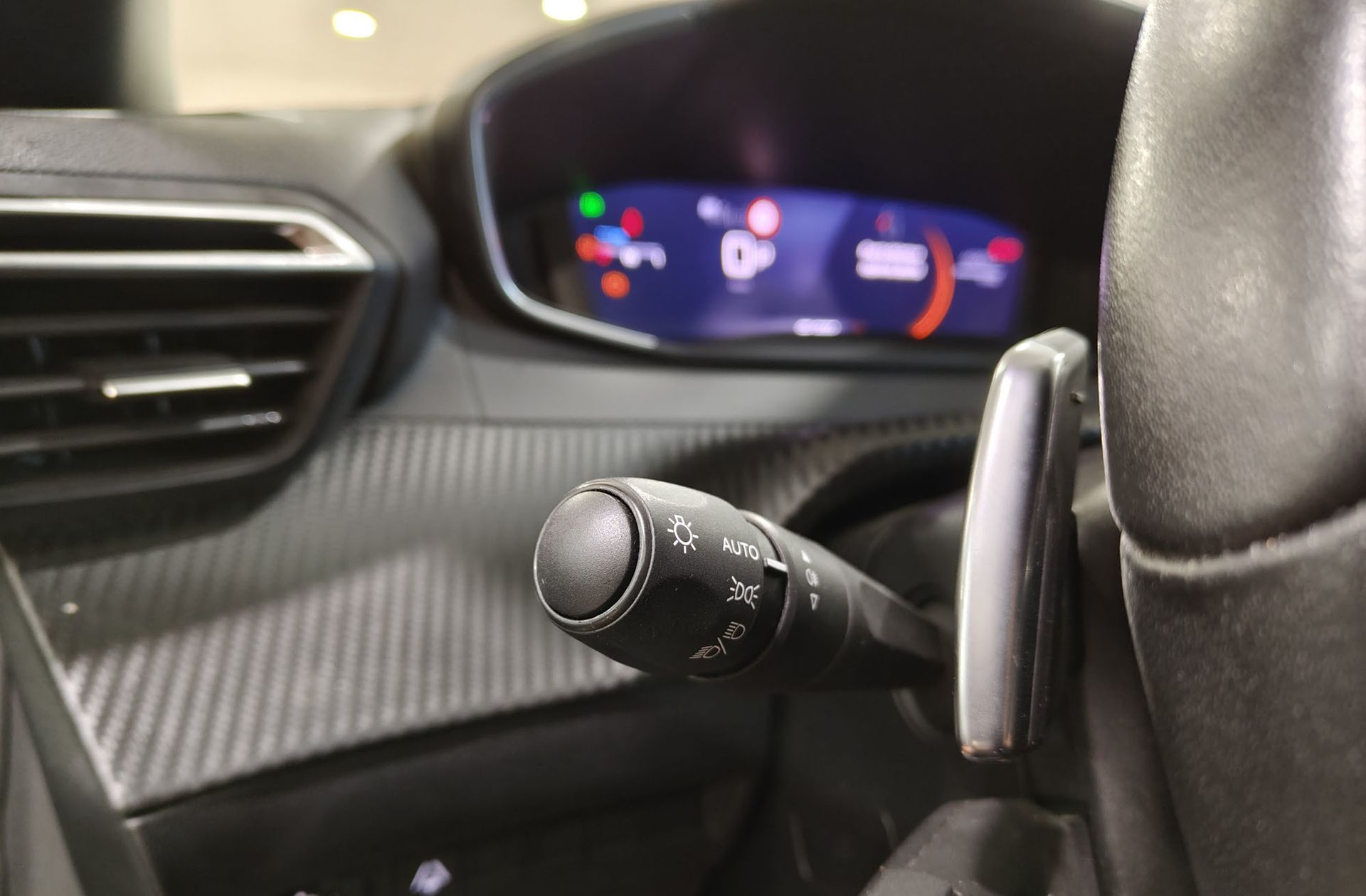 Peugeot 2008 Allure Hybrid eDCS6 - foto 24