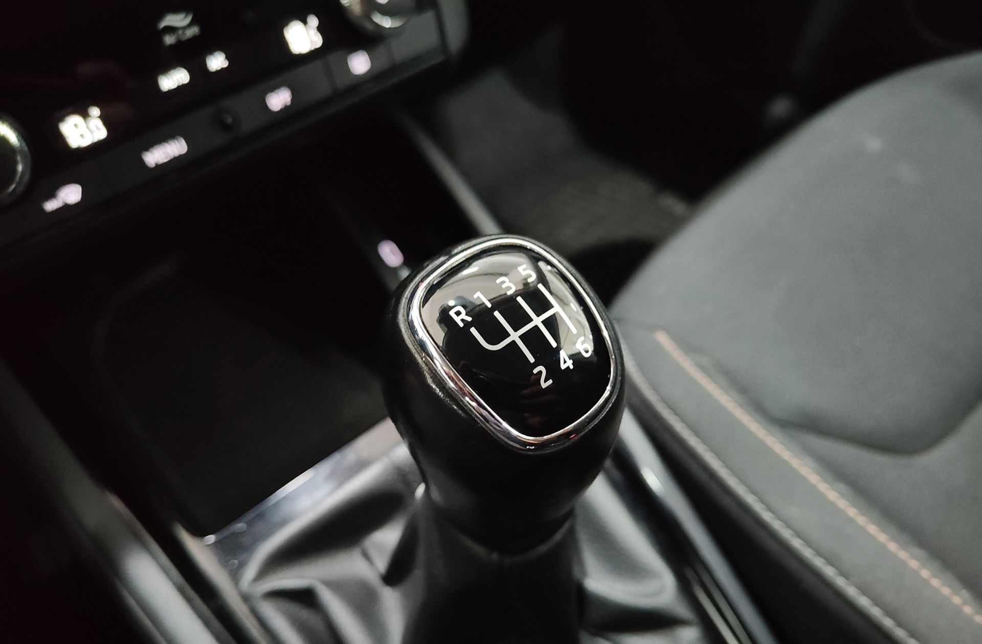 Škoda Kamiq 1.0 TSI Active - foto 5
