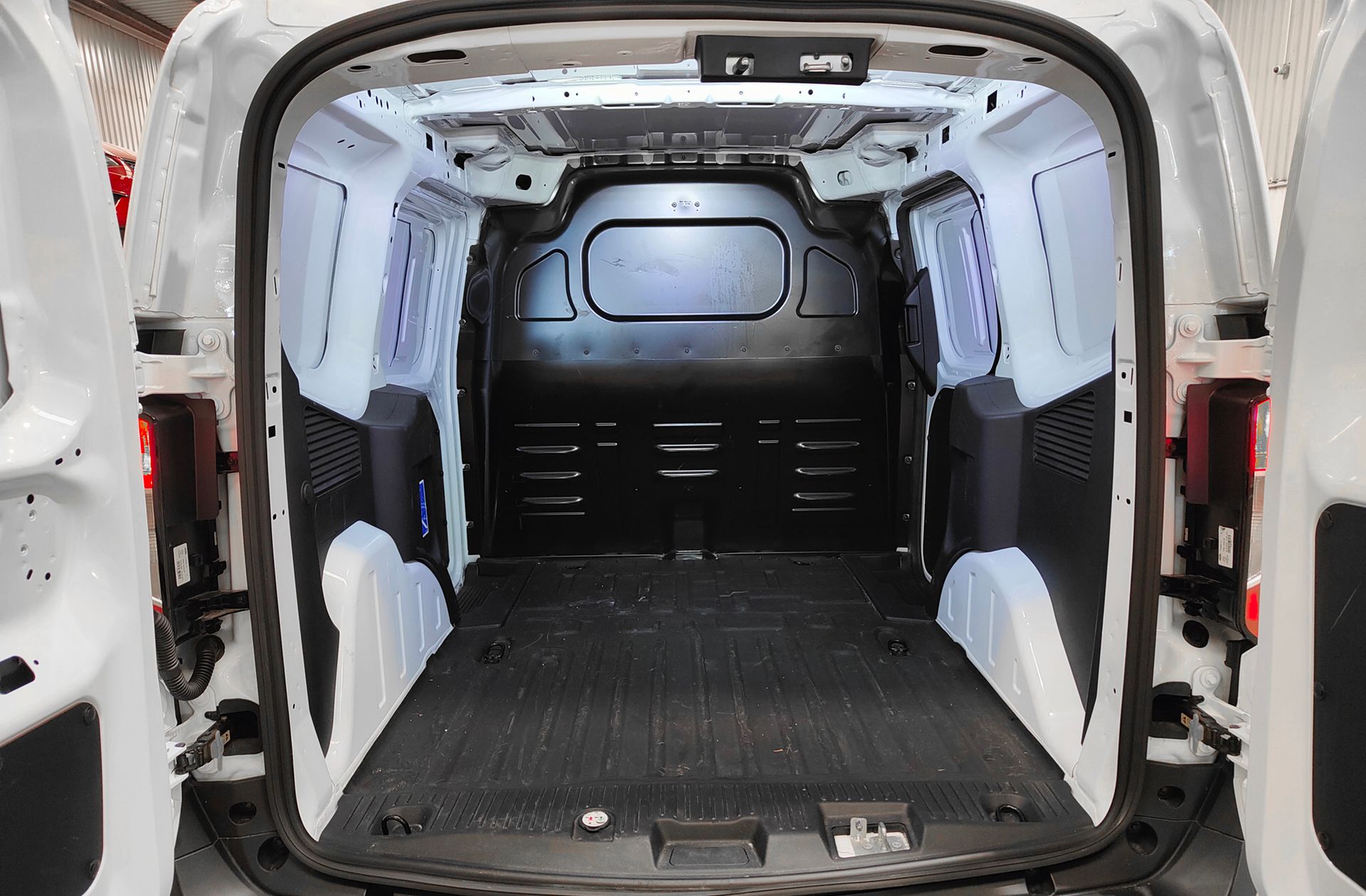 Ford Transit Furgon 1.0 EcoBoost Trend - foto 14
