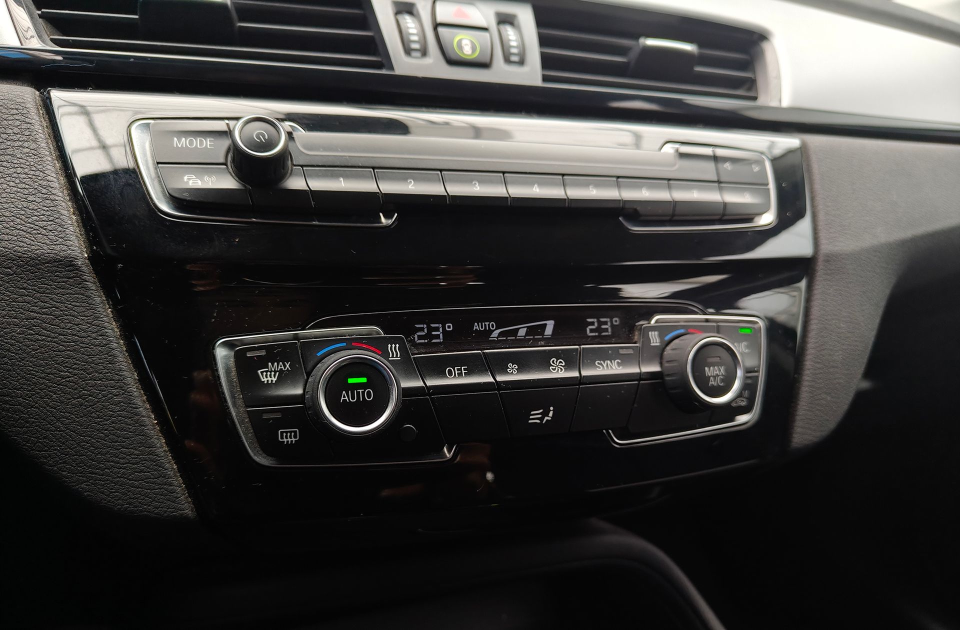 BMW X1 sDrive18d Business - foto 40