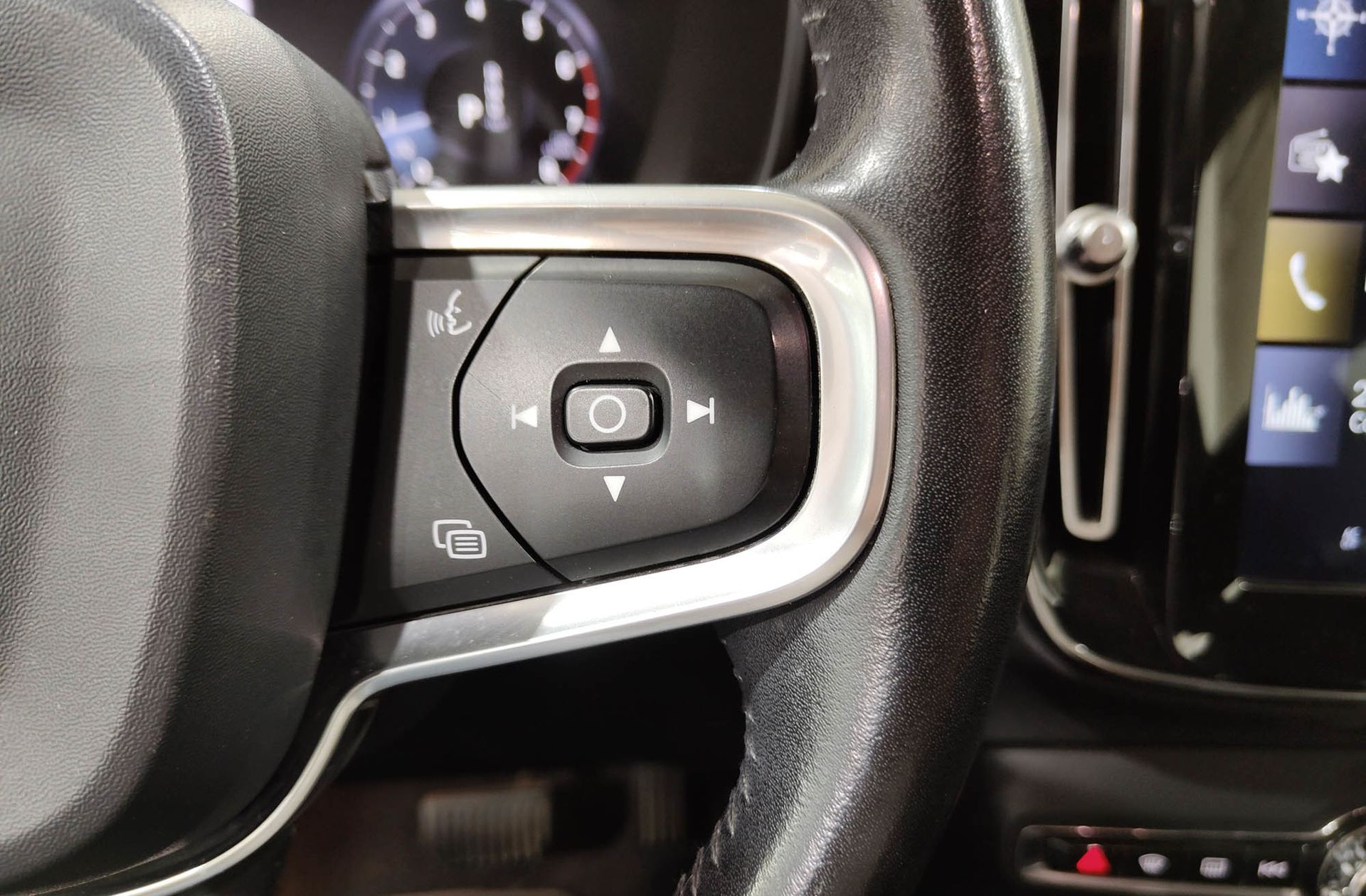 Volvo XC40 T4 Momentum - foto 28