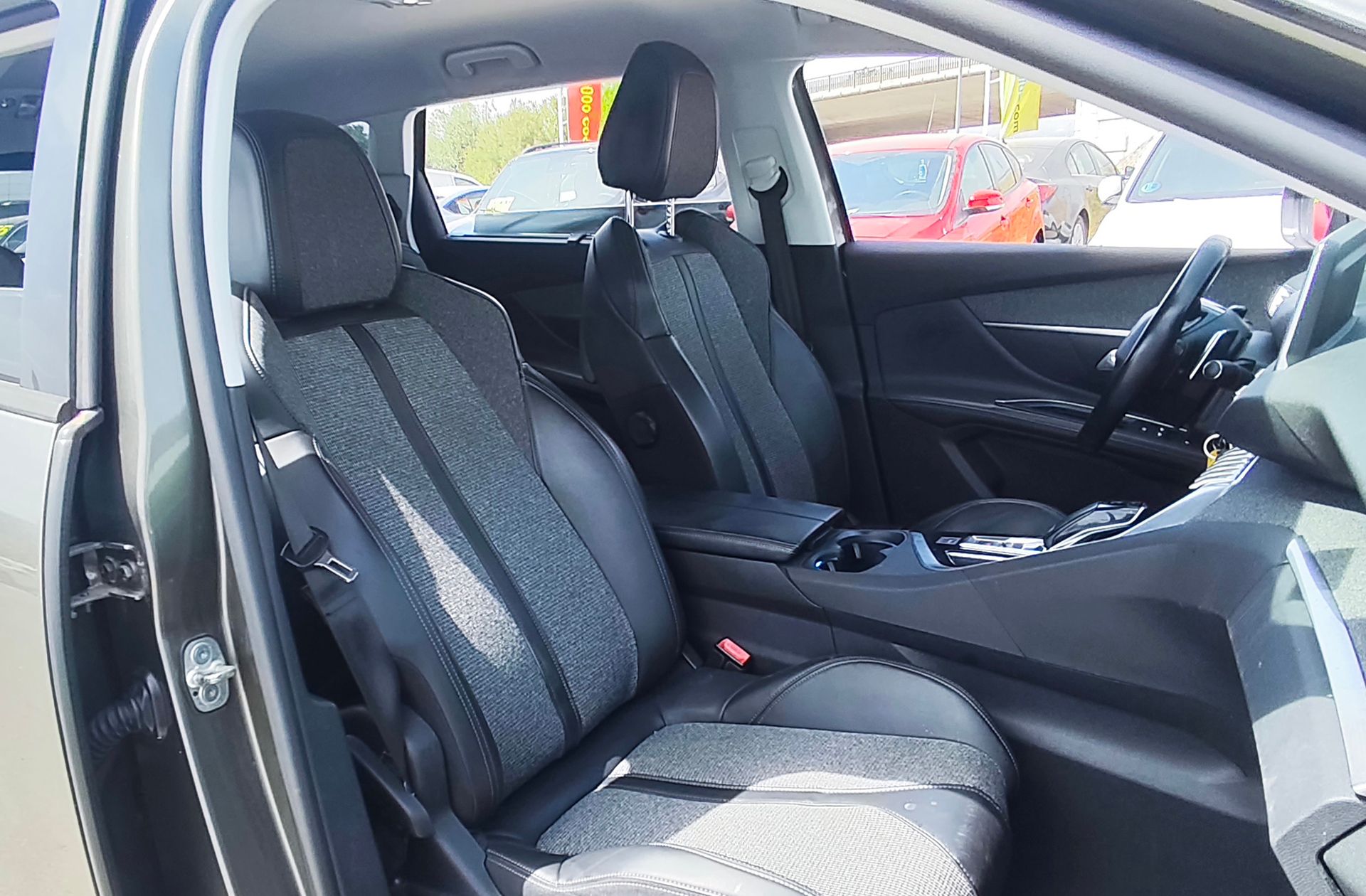 Peugeot 5008 BlueHDi 130 Allure EAT8 7 plazas - foto 18