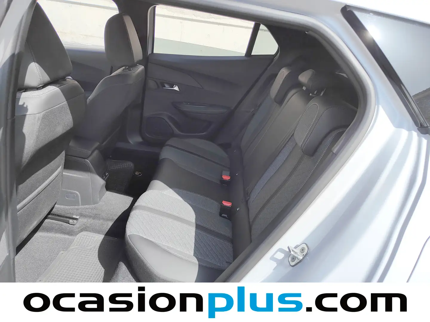 Foto Peugeot 2008 Peugeot 2008 PureTech 130 S&S Allure EAT8 (130 CV)