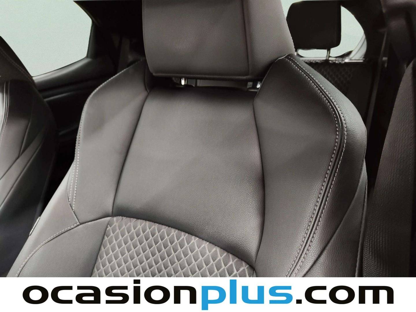 Extras y acabados del Toyota Yaris Toyota Yaris 120H Style (116 CV)