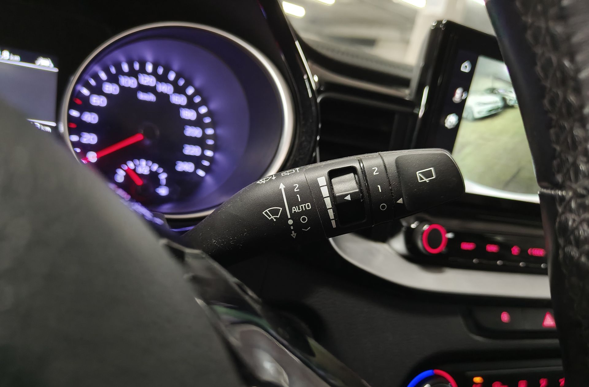 Kia XCeed 1.5 MHEV iMT Tech - foto 28