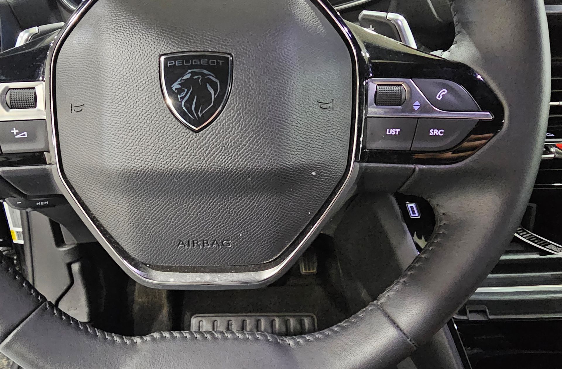 Peugeot 2008 Allure Hybrid eDCS6 - foto 29