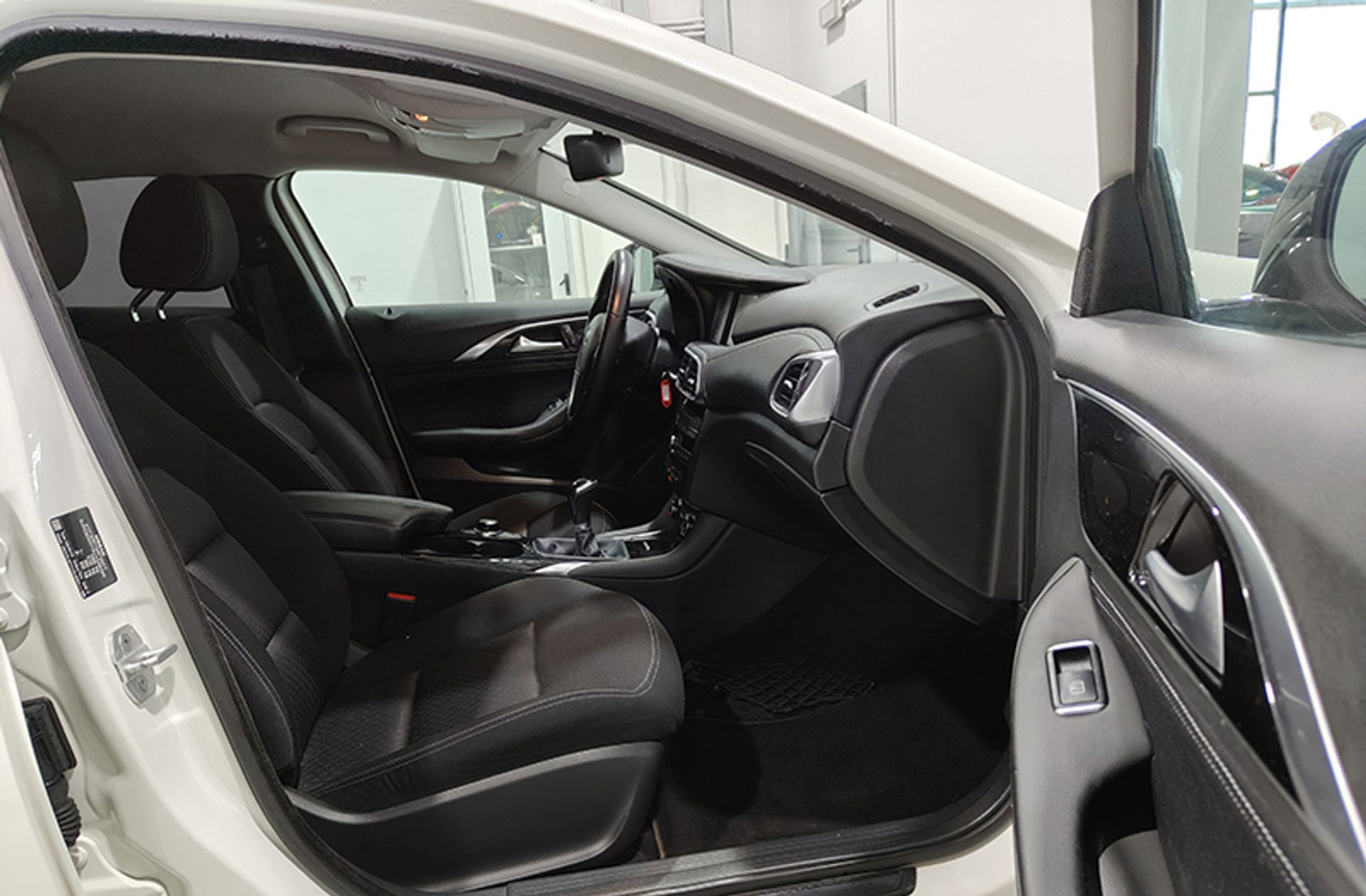 Infiniti Q30 1.6T Premium - foto 17