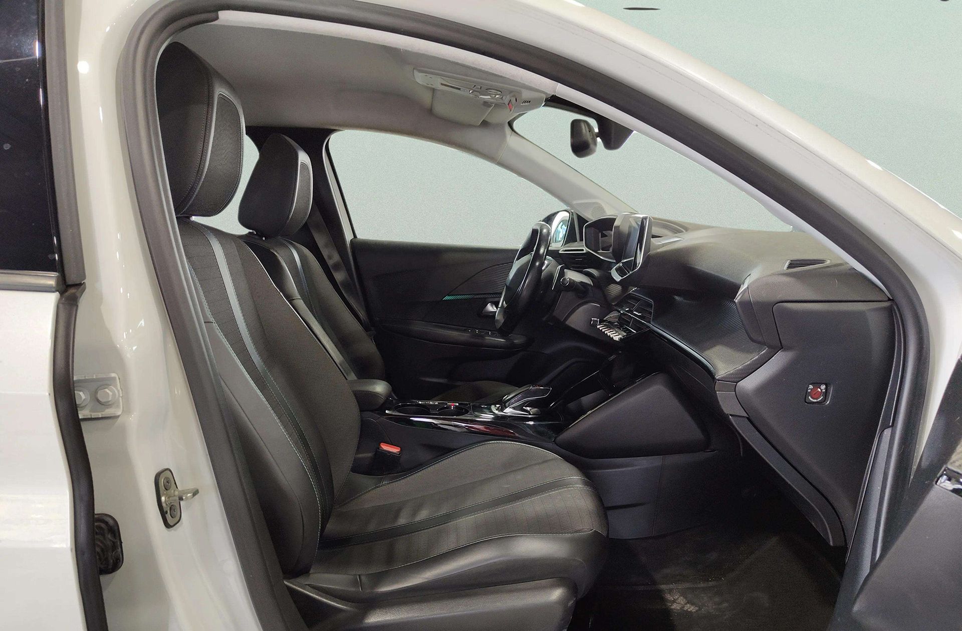 Peugeot 208 PureTech 100 Allure EAT8 - foto 17