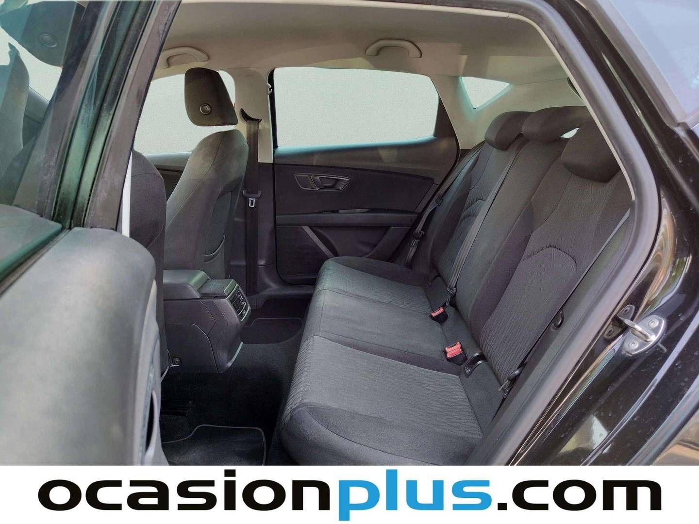 Foto asientos traseros Seat León Seat León 1.6 TDI CR S&S Style DSG 77 kW (105 CV)