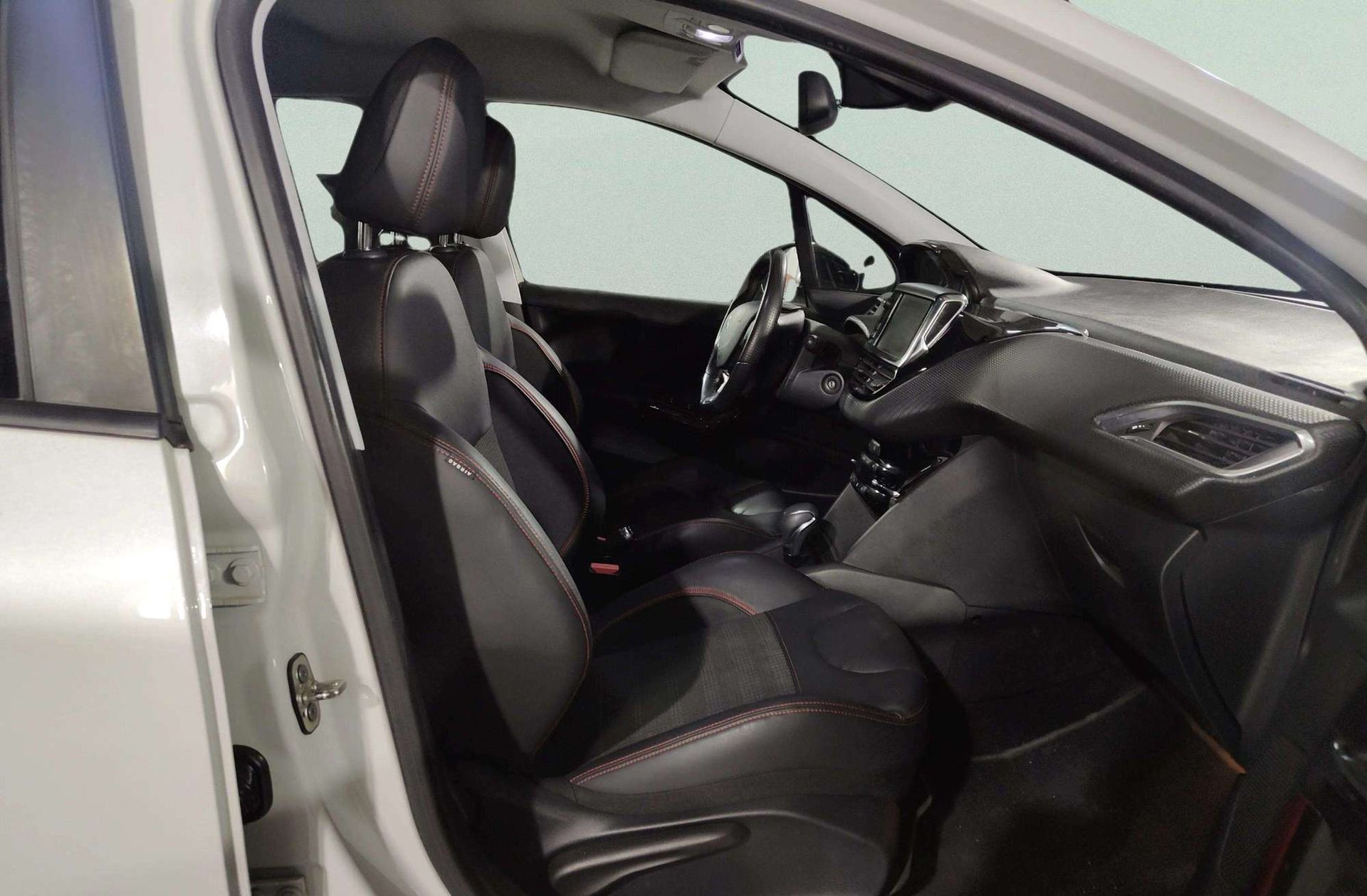 Peugeot 208 1.2 PureTech GT Line EAT6 - foto 16