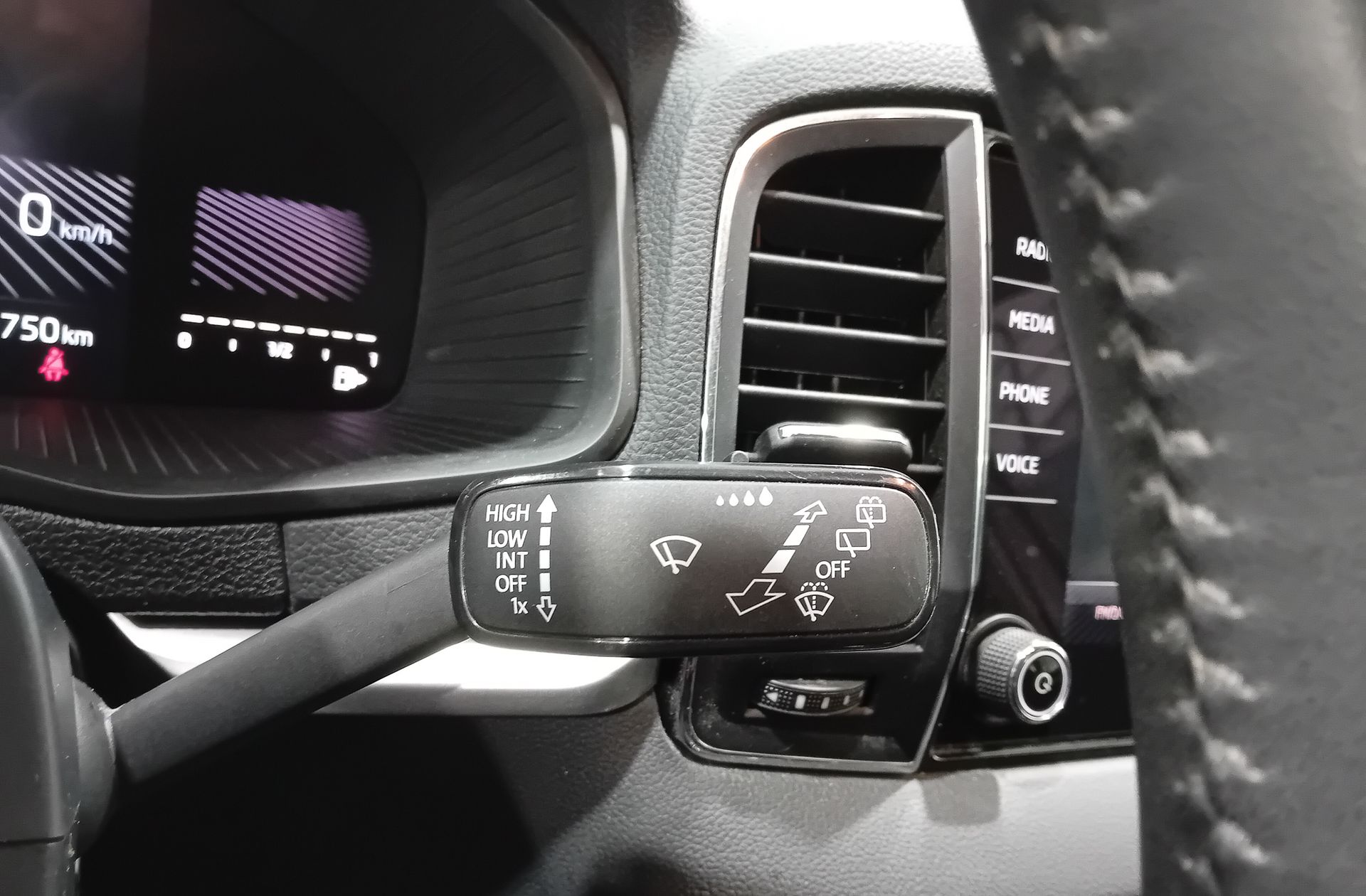 Škoda Karoq 2.0 TDI Selection - foto 26
