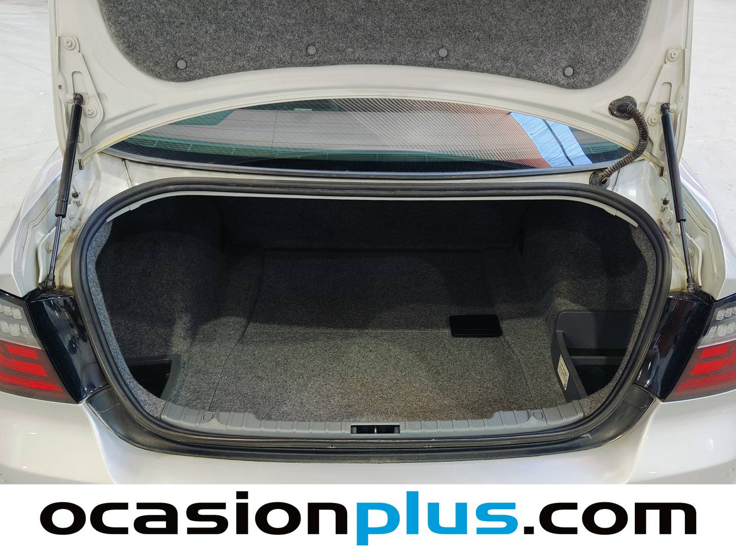 Fotos maletero BMW Serie 3 BMW Serie 3 330i  (258 CV)