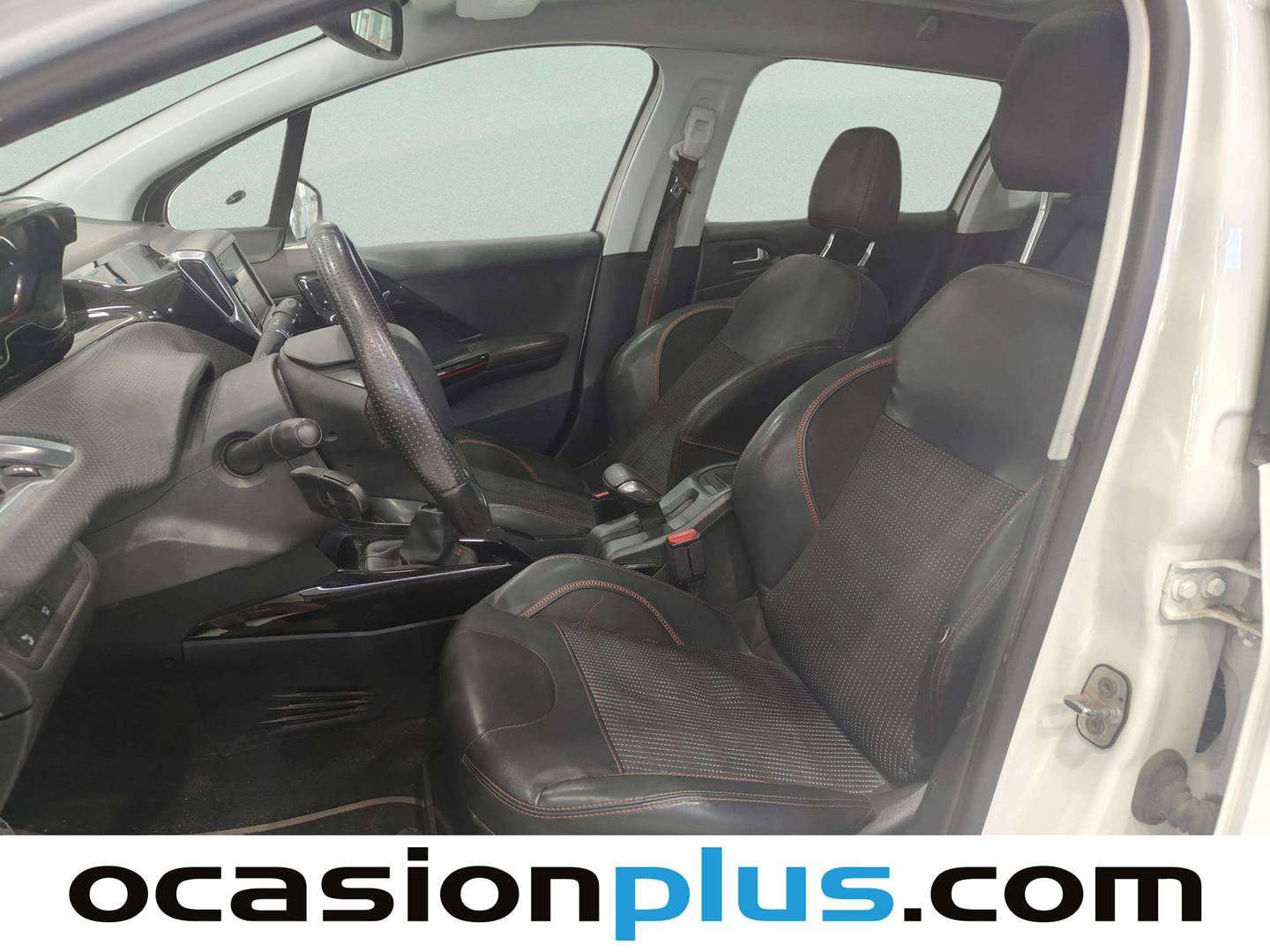Foto asientos delanteros Peugeot 2008 Peugeot 2008 PureTech 130 S&S GT Line (130 CV)