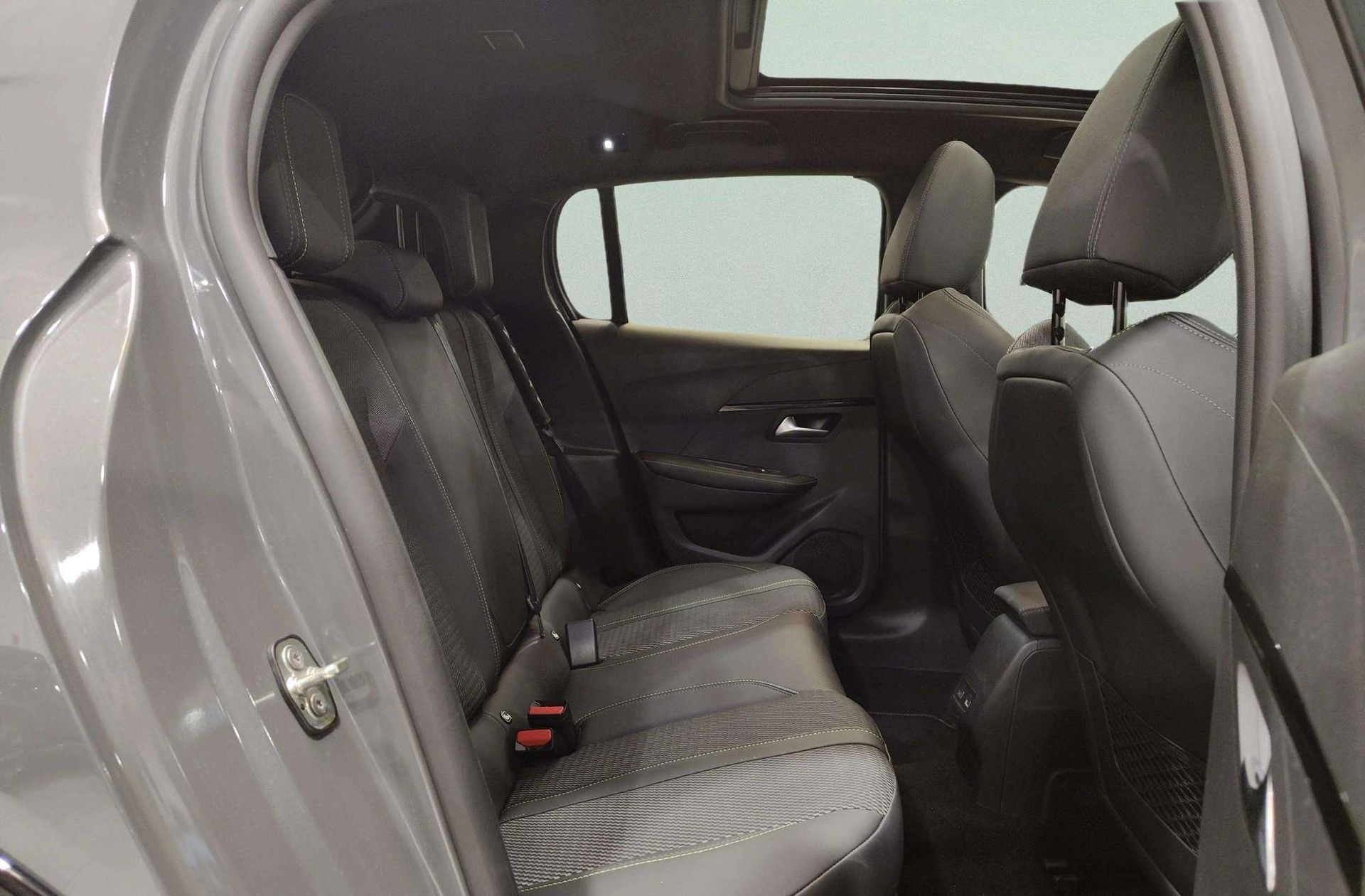 Peugeot 208 GT Hybrid eDCS6 - foto 21