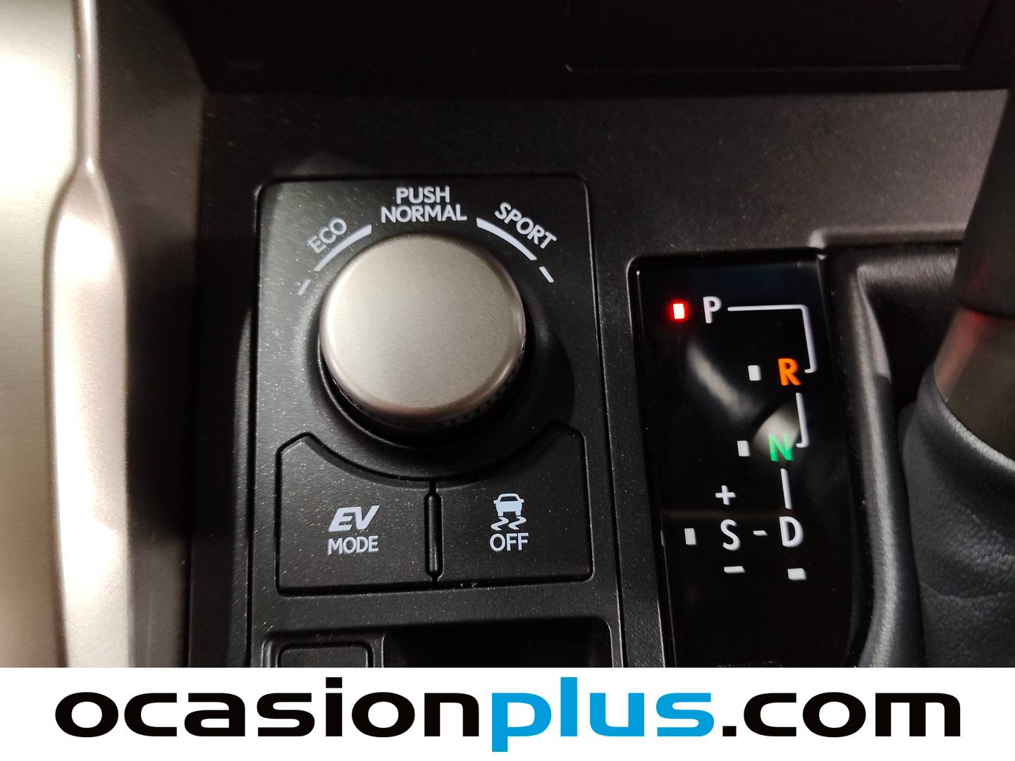 Accesorios del Lexus NX Lexus NX 300h Executive 4WD + Navibox (197 CV)