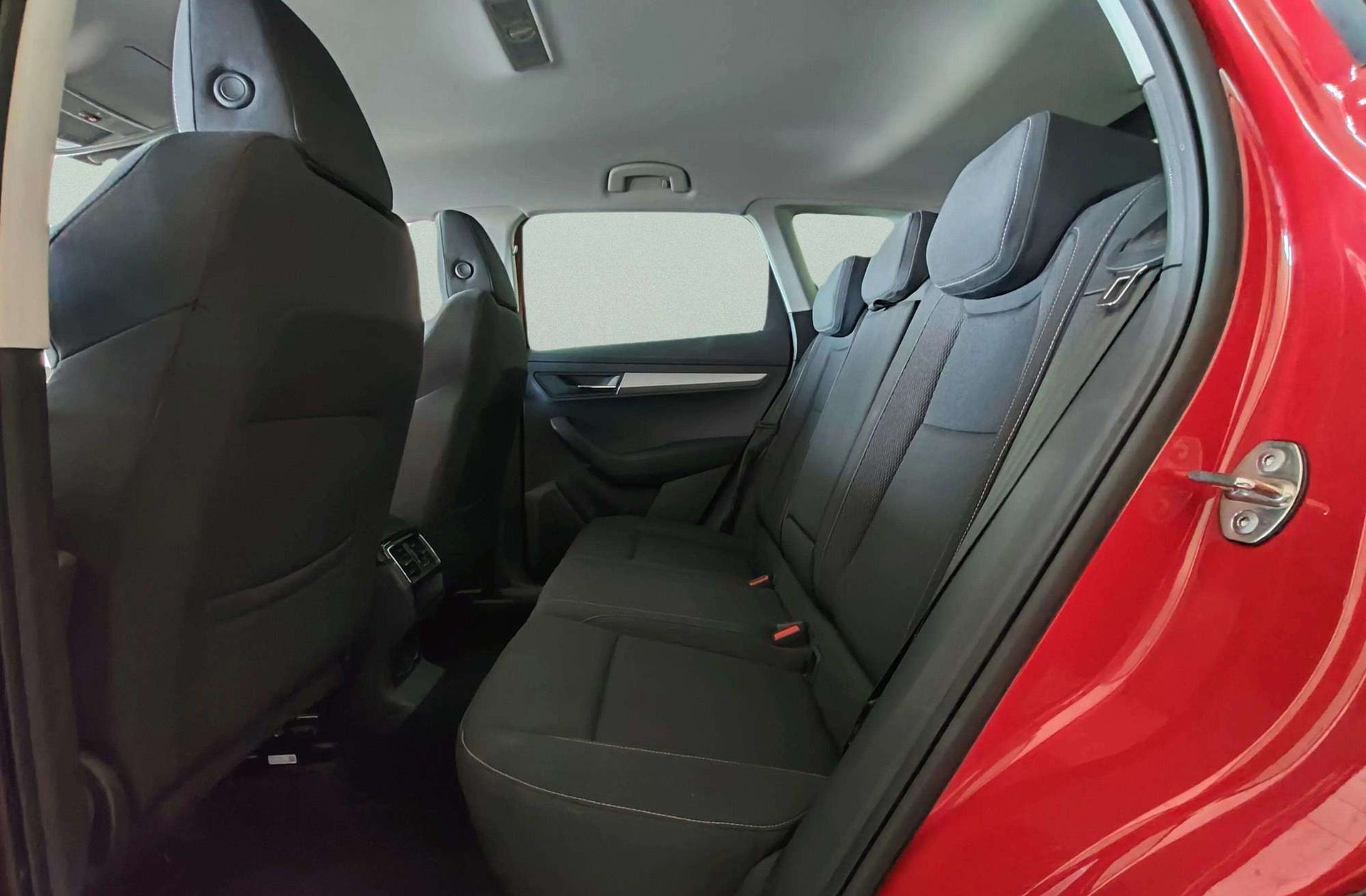 Škoda Karoq 2.0 TDI Selection - foto 12