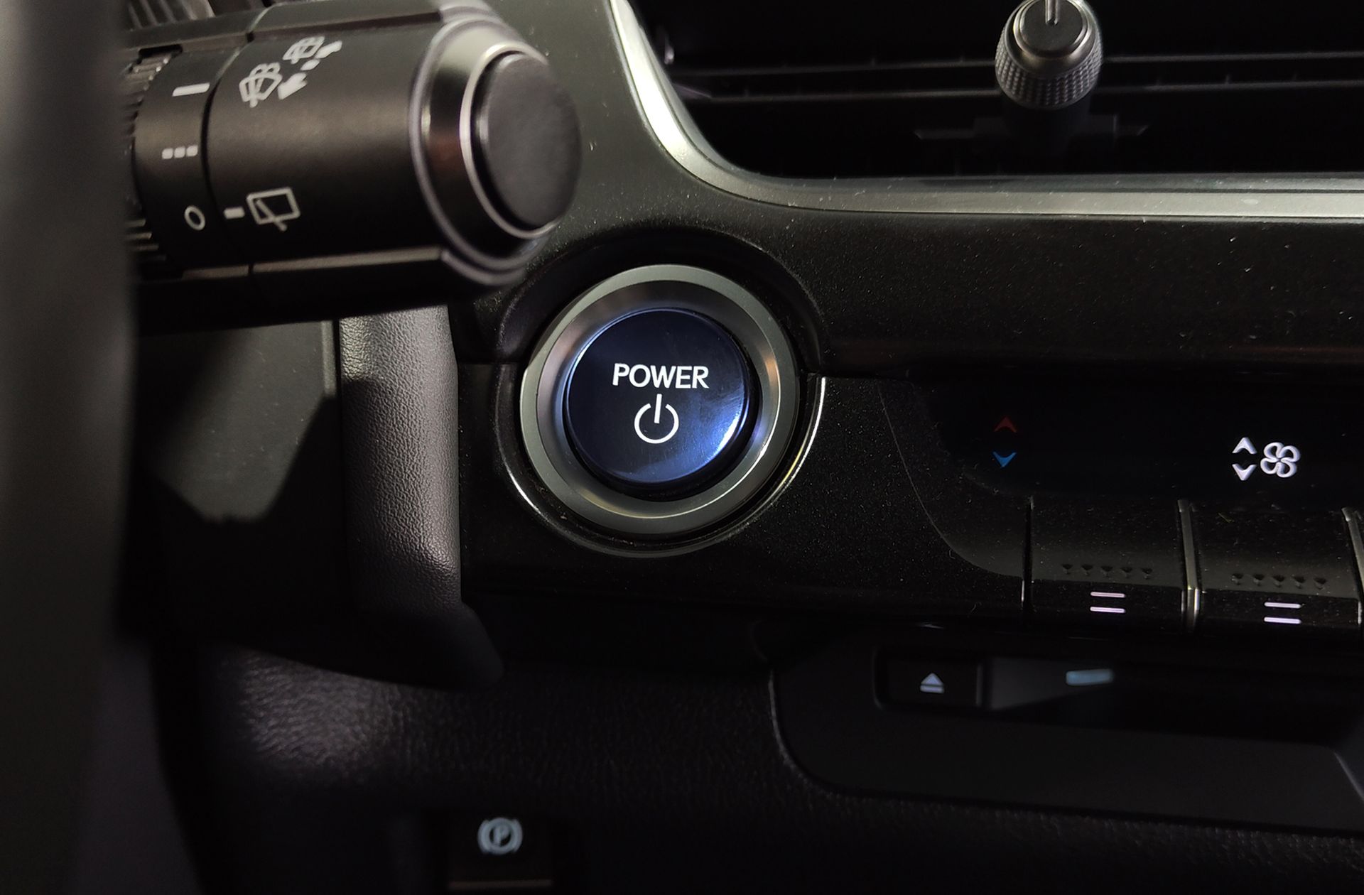 Lexus UX 250h Business 2WD - foto 27