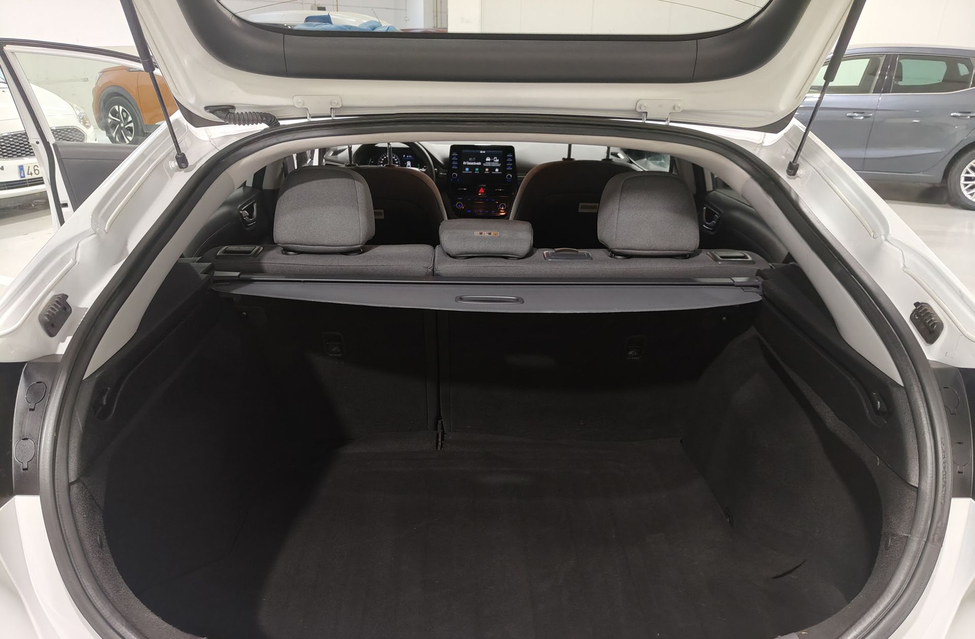 Hyundai Ioniq 1.6 GDI HEV Klass DCT - foto 14