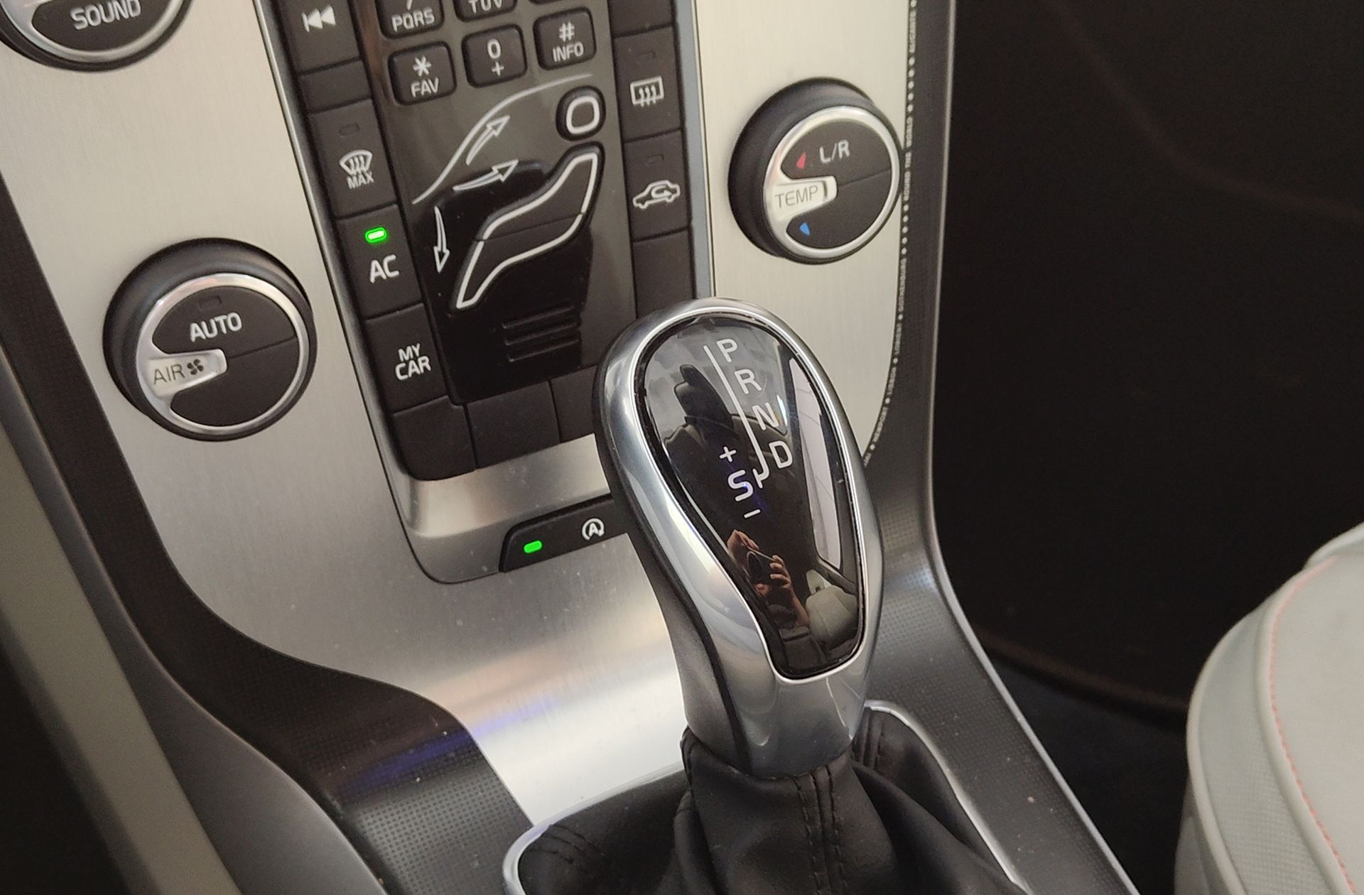 Volvo V40 D3 Momentum Edicion Ocean Race - foto 5