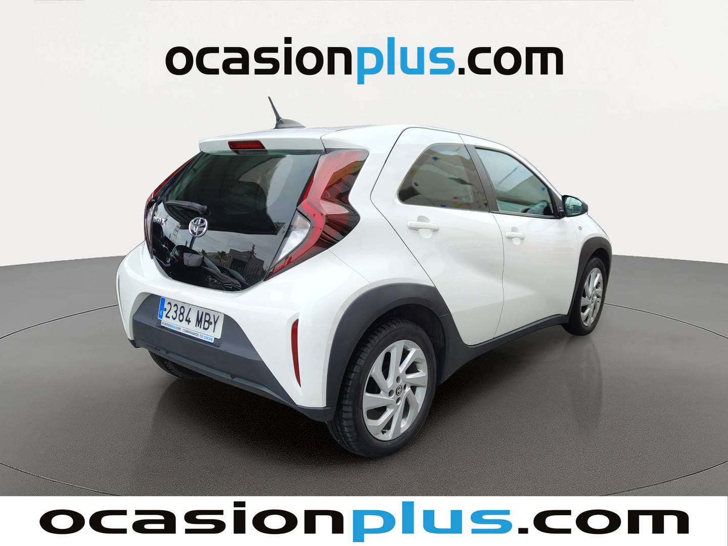 Foto trasera Toyota Aygo X Cross Toyota Aygo X Cross 1.0 VVT-I Play (72 CV) derecha