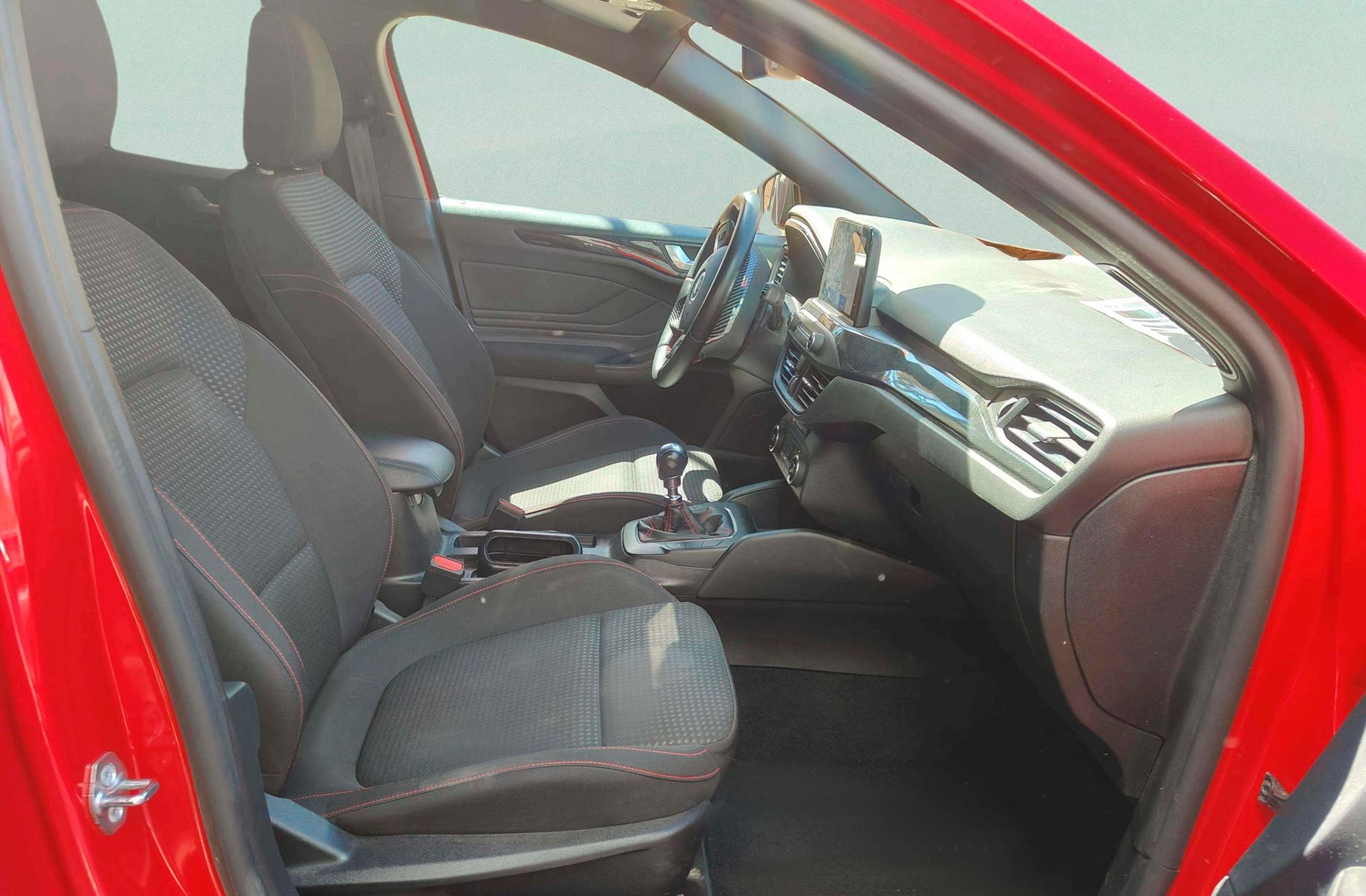 Ford Focus 1.0 EcoBoost MHEV ST-Line - foto 19