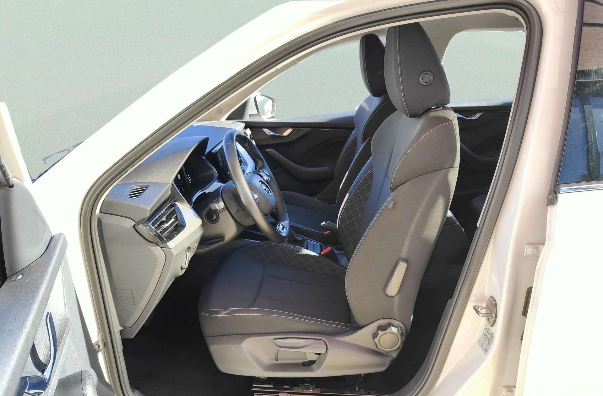 Škoda Kamiq 1.0 TSI Ambition DSG - foto 11