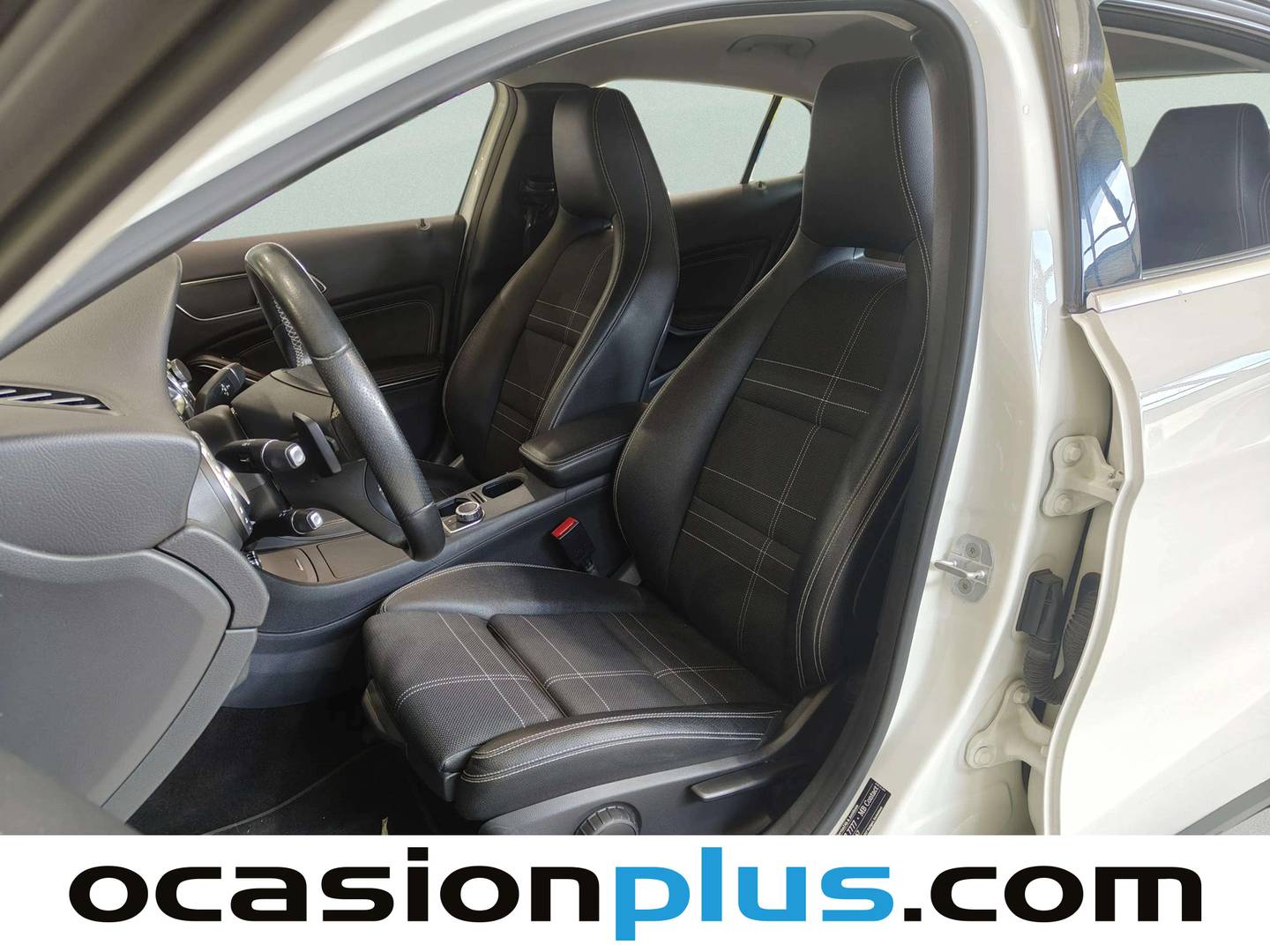 Foto asientos delanteros Mercedes GLA Mercedes-Benz GLA 200 d Urban (136 CV)