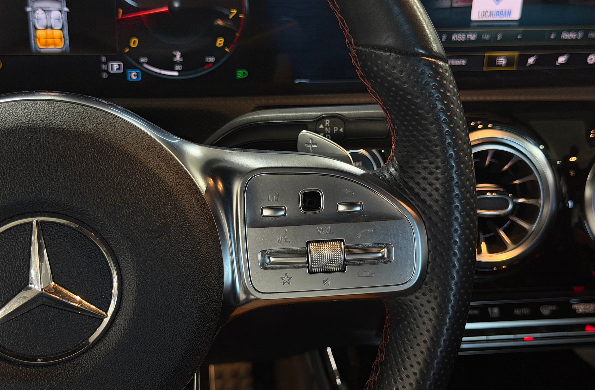 Mercedes-Benz CLA 180 Pack AMG - foto 30