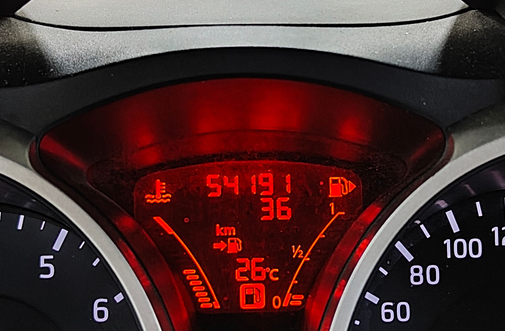 Nissan Juke 1.6 Tekna Premium CVT 4x2 - foto 9