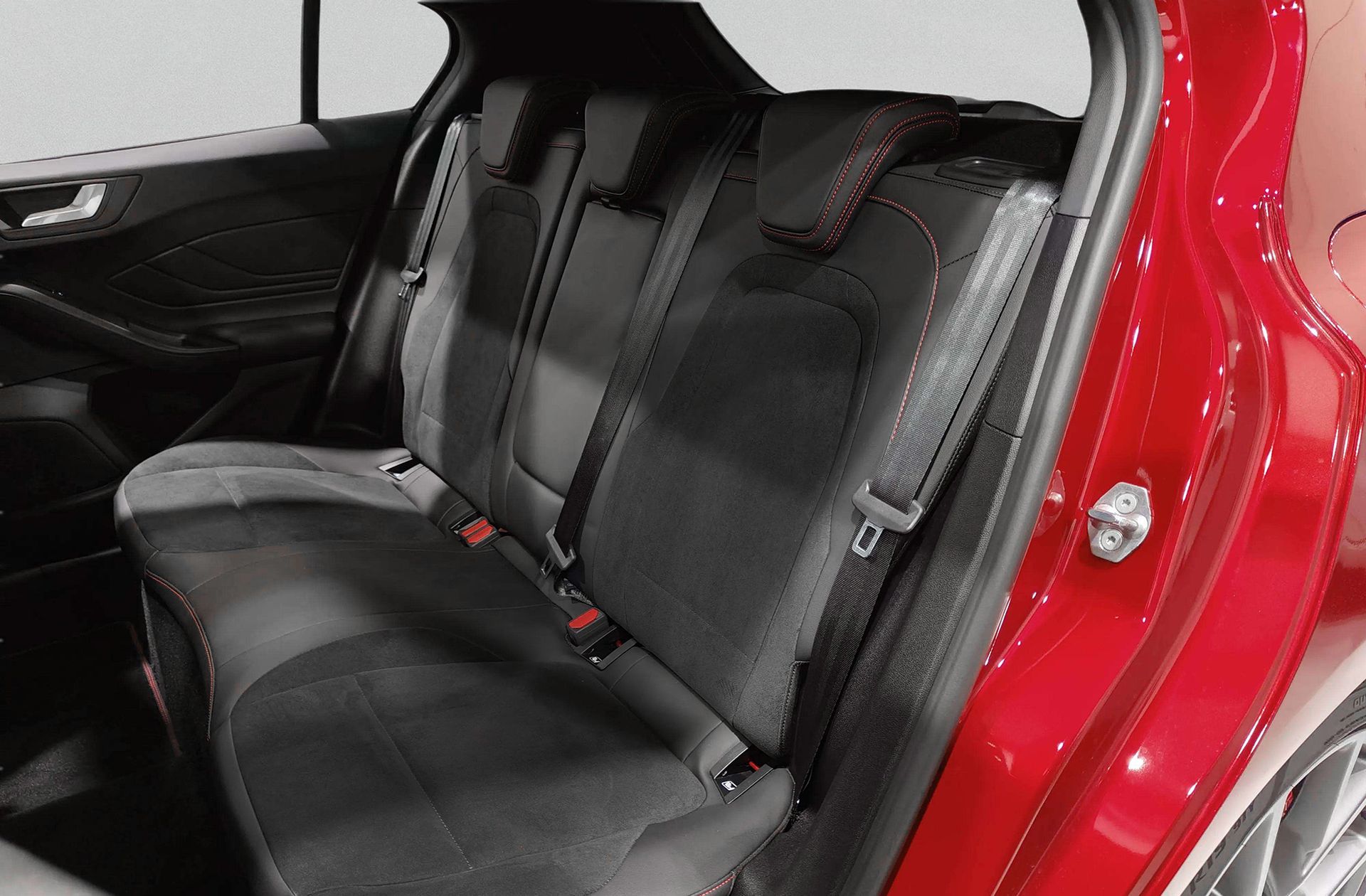 Ford Focus 2.3 EcoBoost ST - foto 18