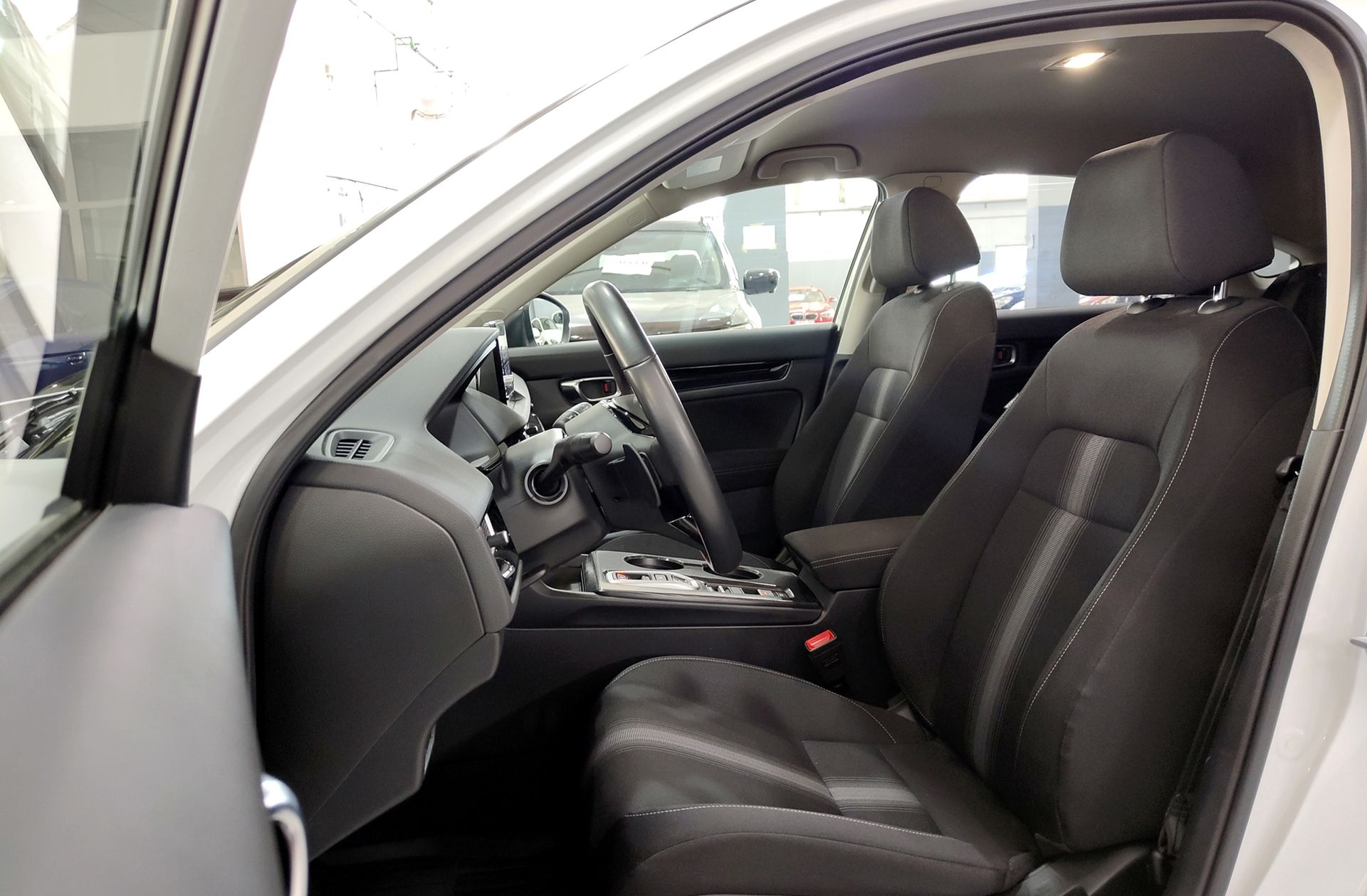 Honda Civic 2.0 i-MMD Elegance CVT - foto 11