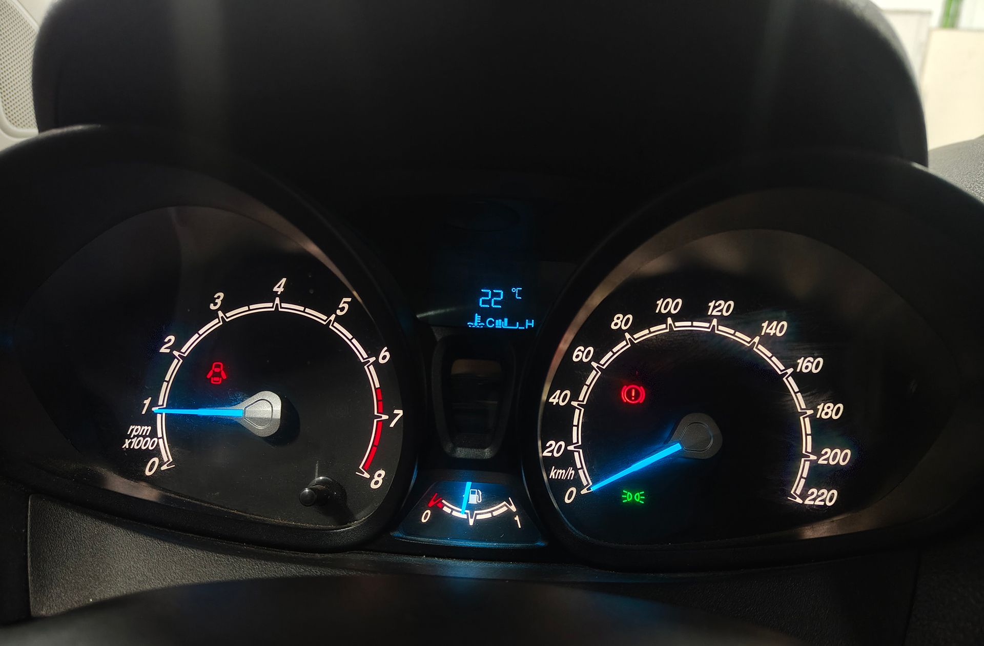 Ford Tourneo Courier 1.0 EcoBoost Trend - foto 19